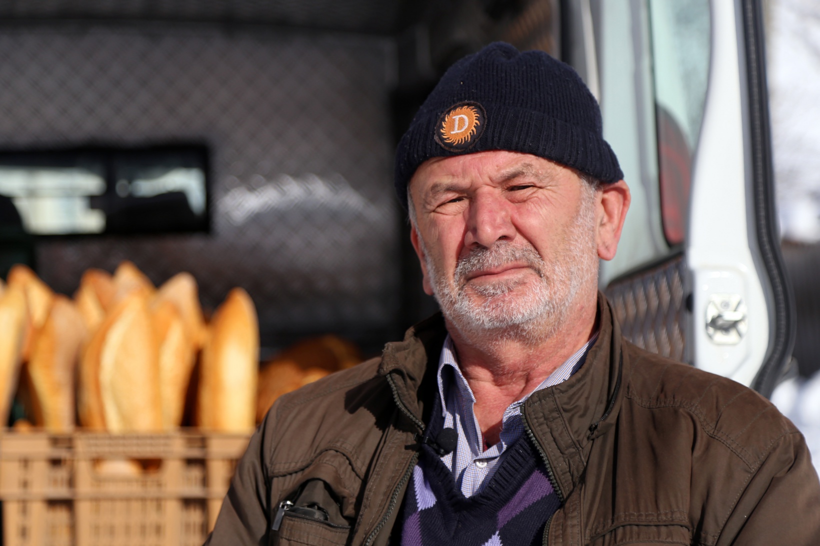 Her gün 120 kilometre kat edip 8 köye ekmek dağıtıyor 17