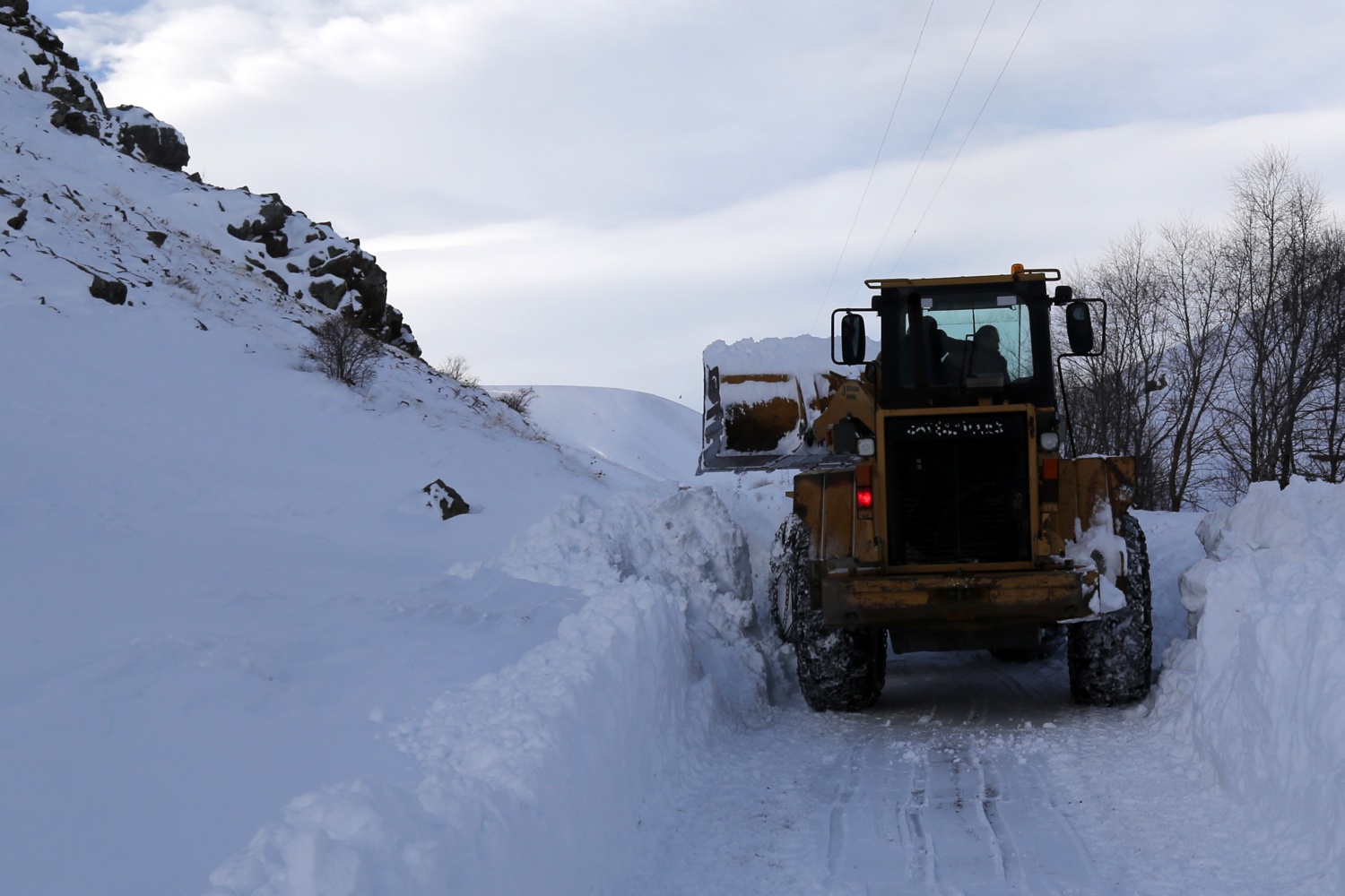 2 bin 200 metre rakımdaki köyün yolu zorlu çalışmalar sonucu açıldı 42