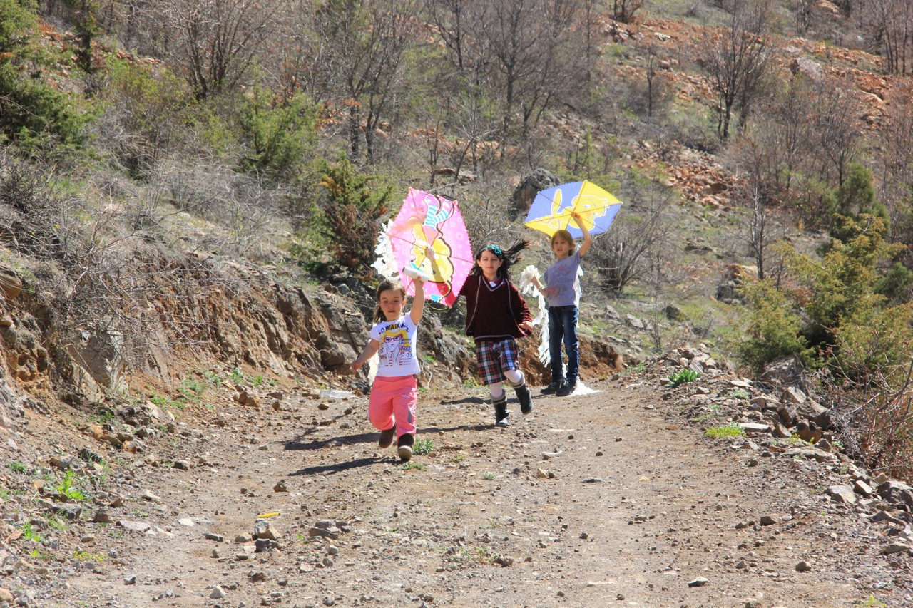 Minikler anneleri ile fidan dikti 8