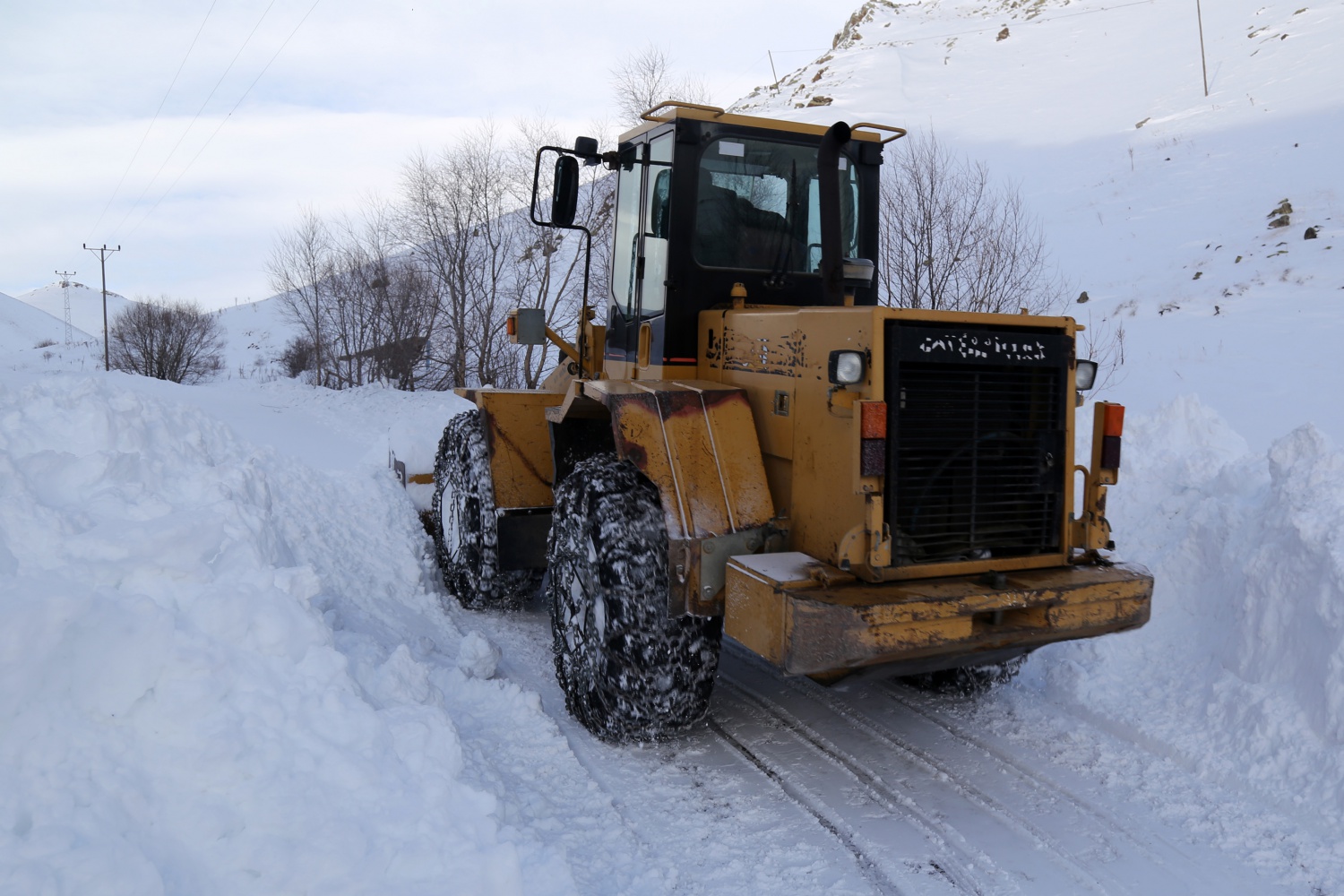 2 bin 200 metre rakımdaki köyün yolu zorlu çalışmalar sonucu açıldı 44