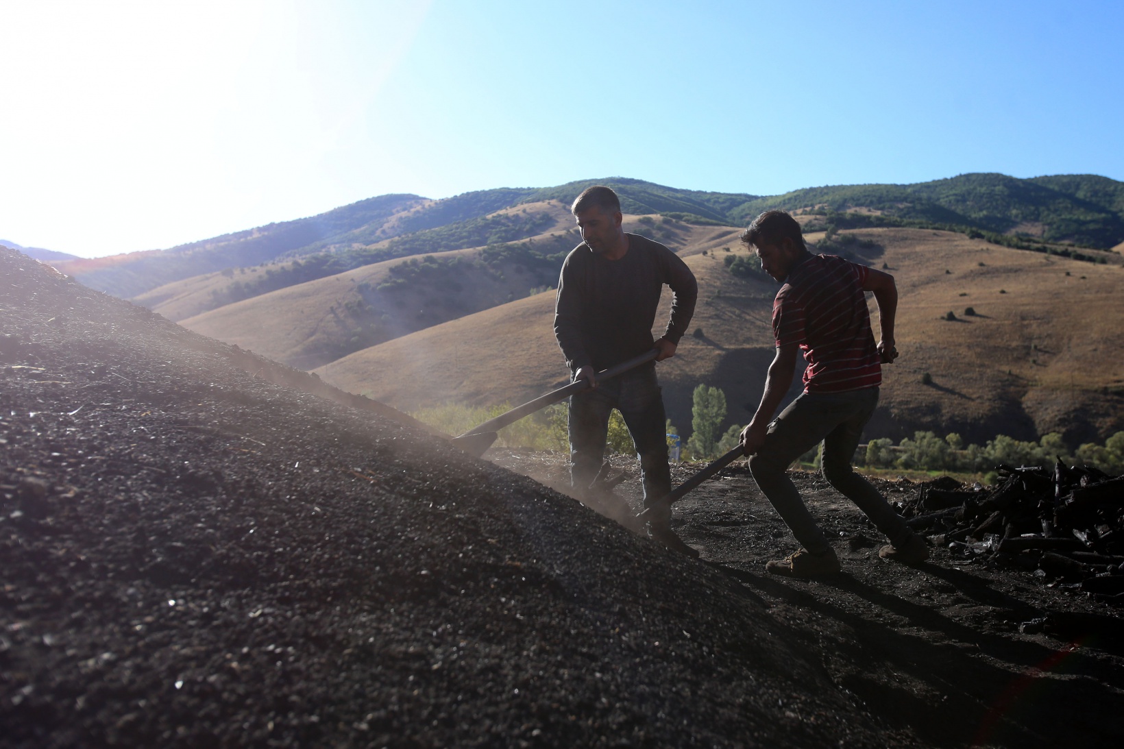 ‘Torlakçılar’ ekmeklerini ateş ve külden çıkarıyor   19