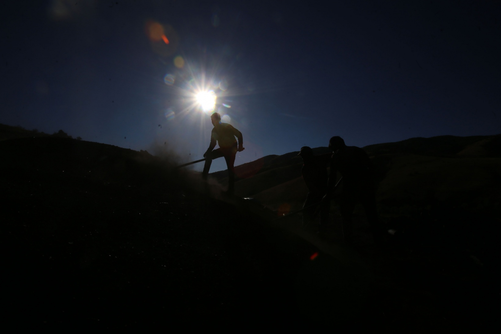 ‘Torlakçılar’ ekmeklerini ateş ve külden çıkarıyor   2