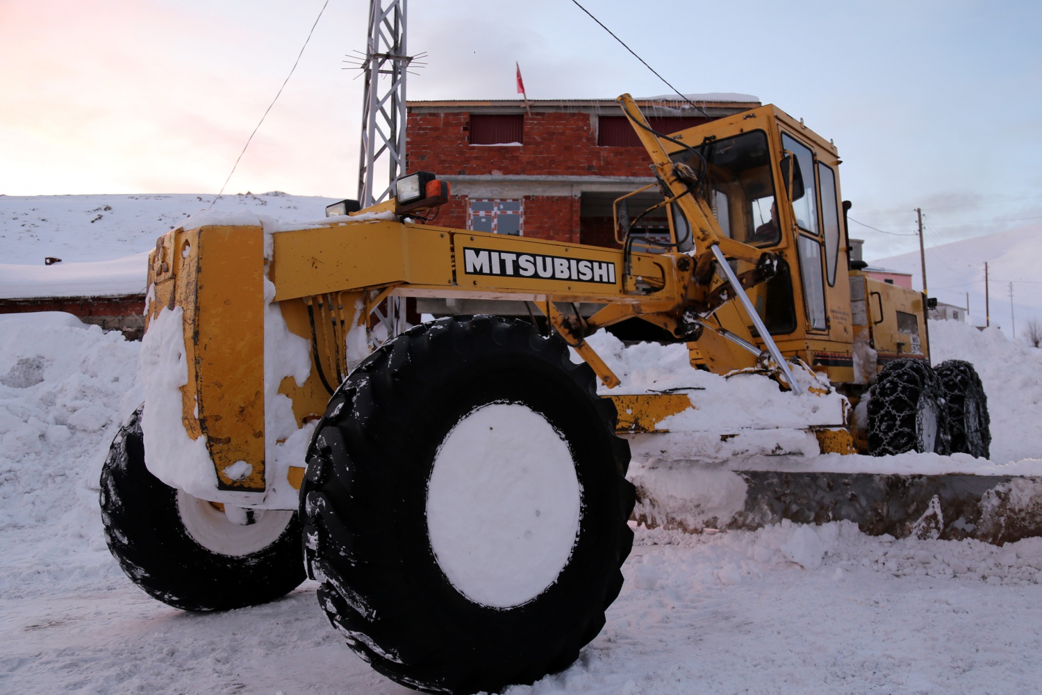 2 bin 200 metre rakımdaki köyün yolu zorlu çalışmalar sonucu açıldı 59