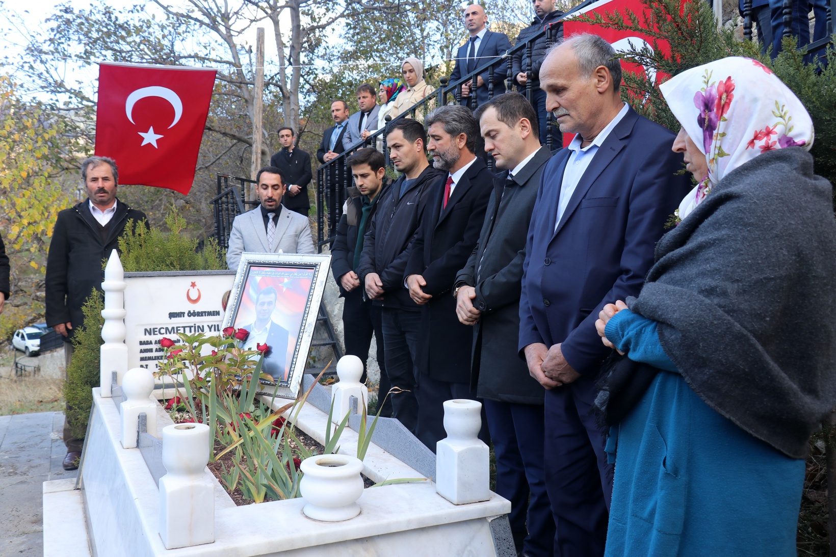 Öğretmenler Gününde Şehit Öğretmen Necmettin Yılmaz kabri başında anıldı 3