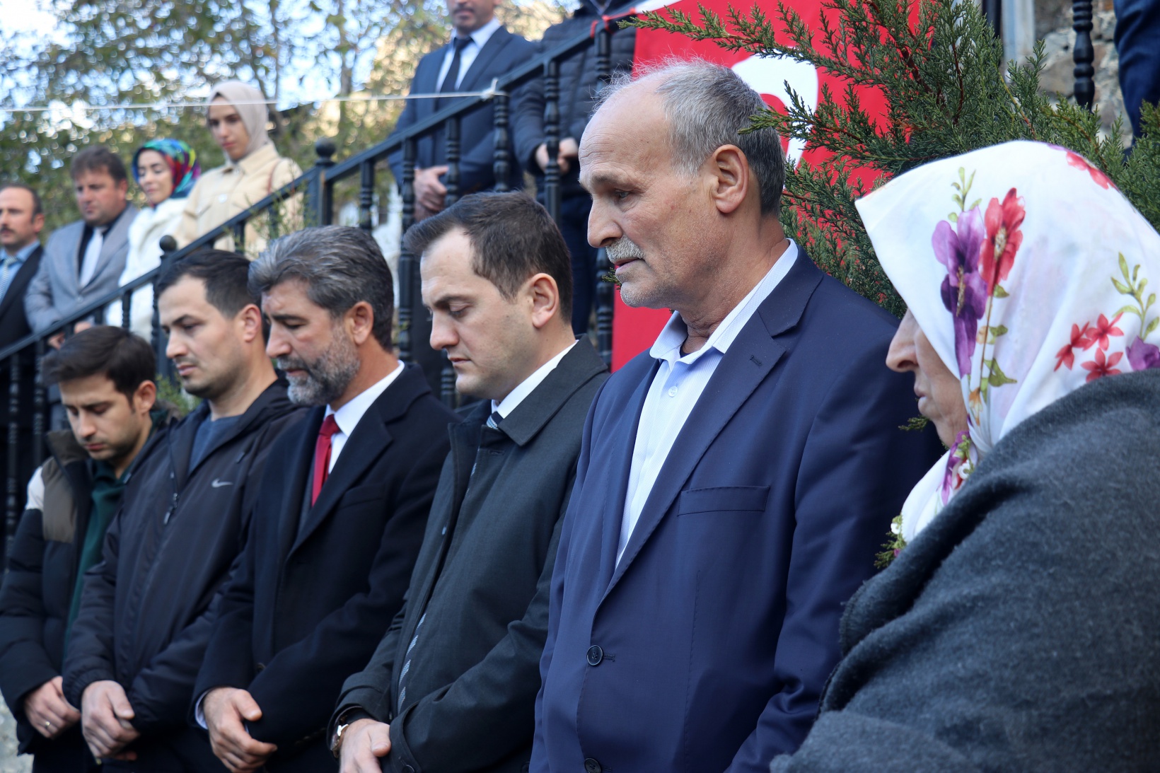 Öğretmenler Gününde Şehit Öğretmen Necmettin Yılmaz kabri başında anıldı 8