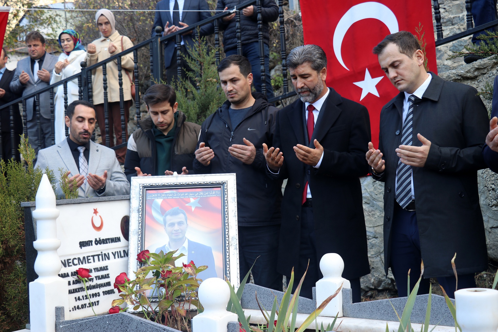 Öğretmenler Gününde Şehit Öğretmen Necmettin Yılmaz kabri başında anıldı 15