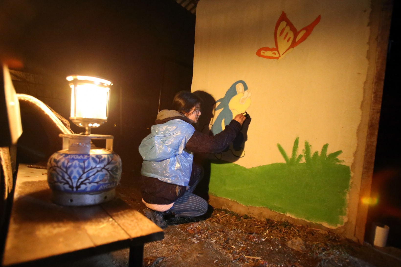 Şehirlerimiz ayrı, gönüllerimiz aynı diyerek köy okulunu baştan aşağıya yenilediler 3