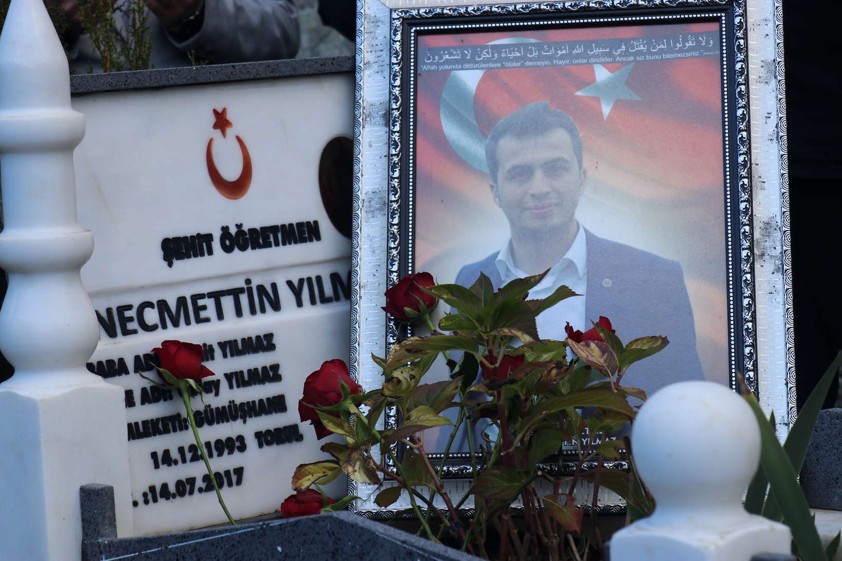 Öğretmenler Gününde Şehit Öğretmen Necmettin Yılmaz kabri başında anıldı 11