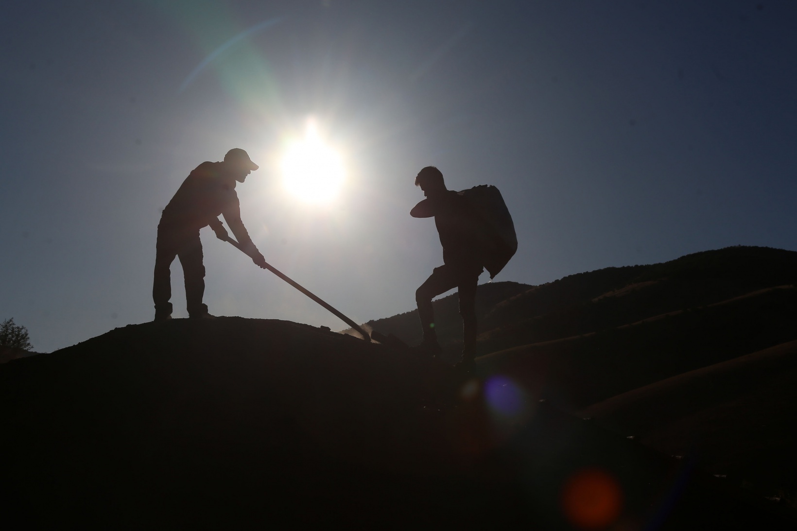 ‘Torlakçılar’ ekmeklerini ateş ve külden çıkarıyor   1