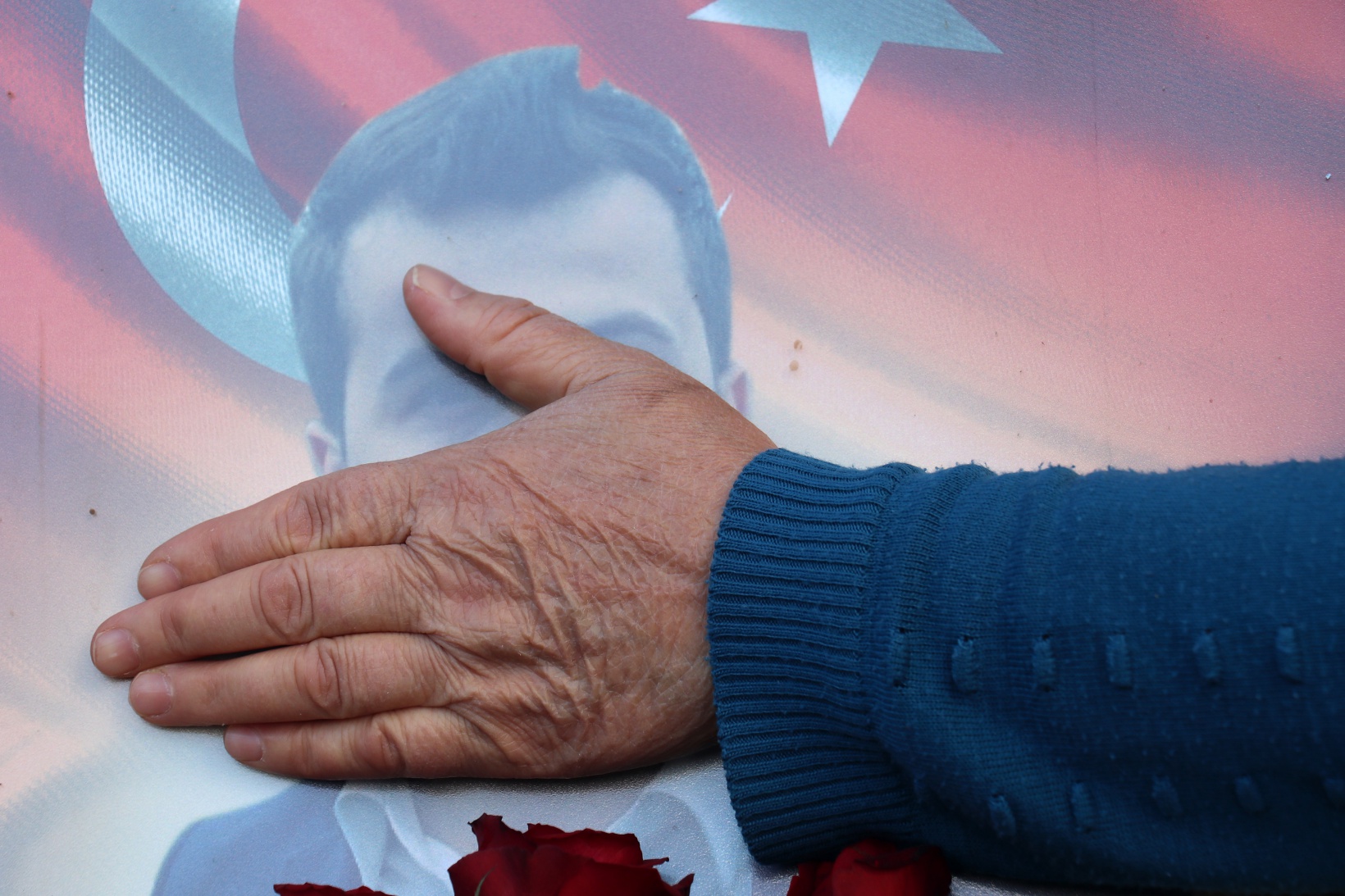 Öğretmenler Gününde Şehit Öğretmen Necmettin Yılmaz kabri başında anıldı 5