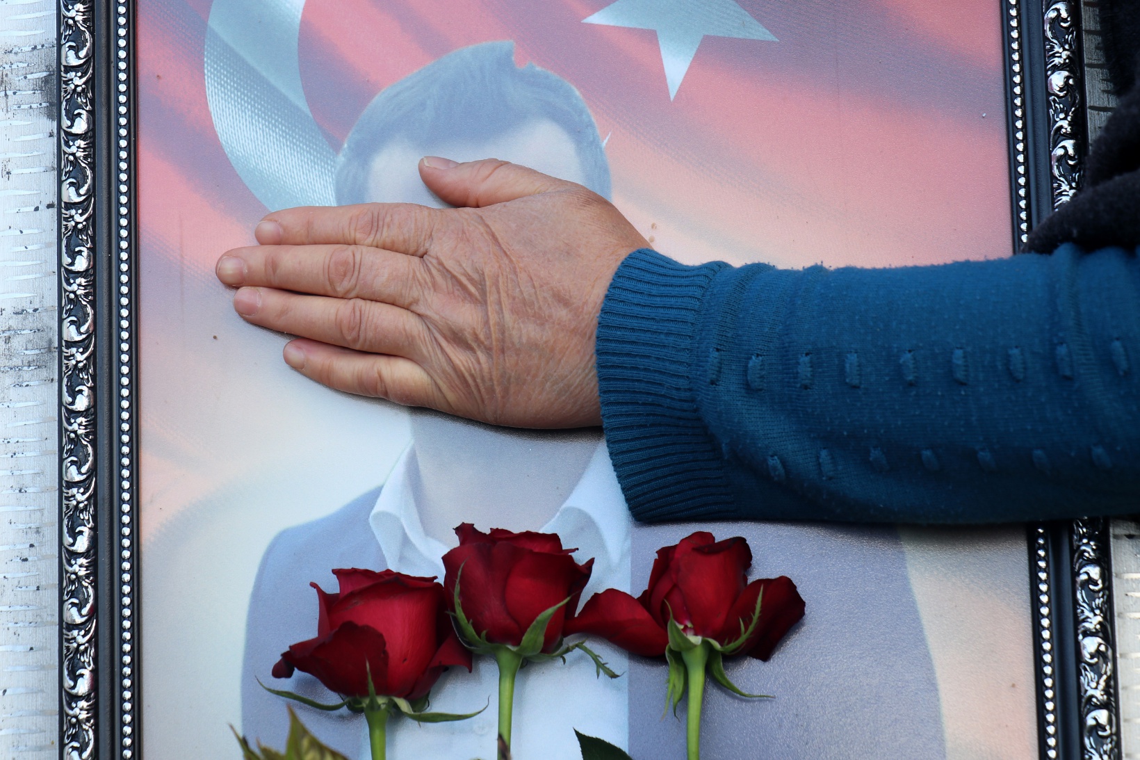 Öğretmenler Gününde Şehit Öğretmen Necmettin Yılmaz kabri başında anıldı 14