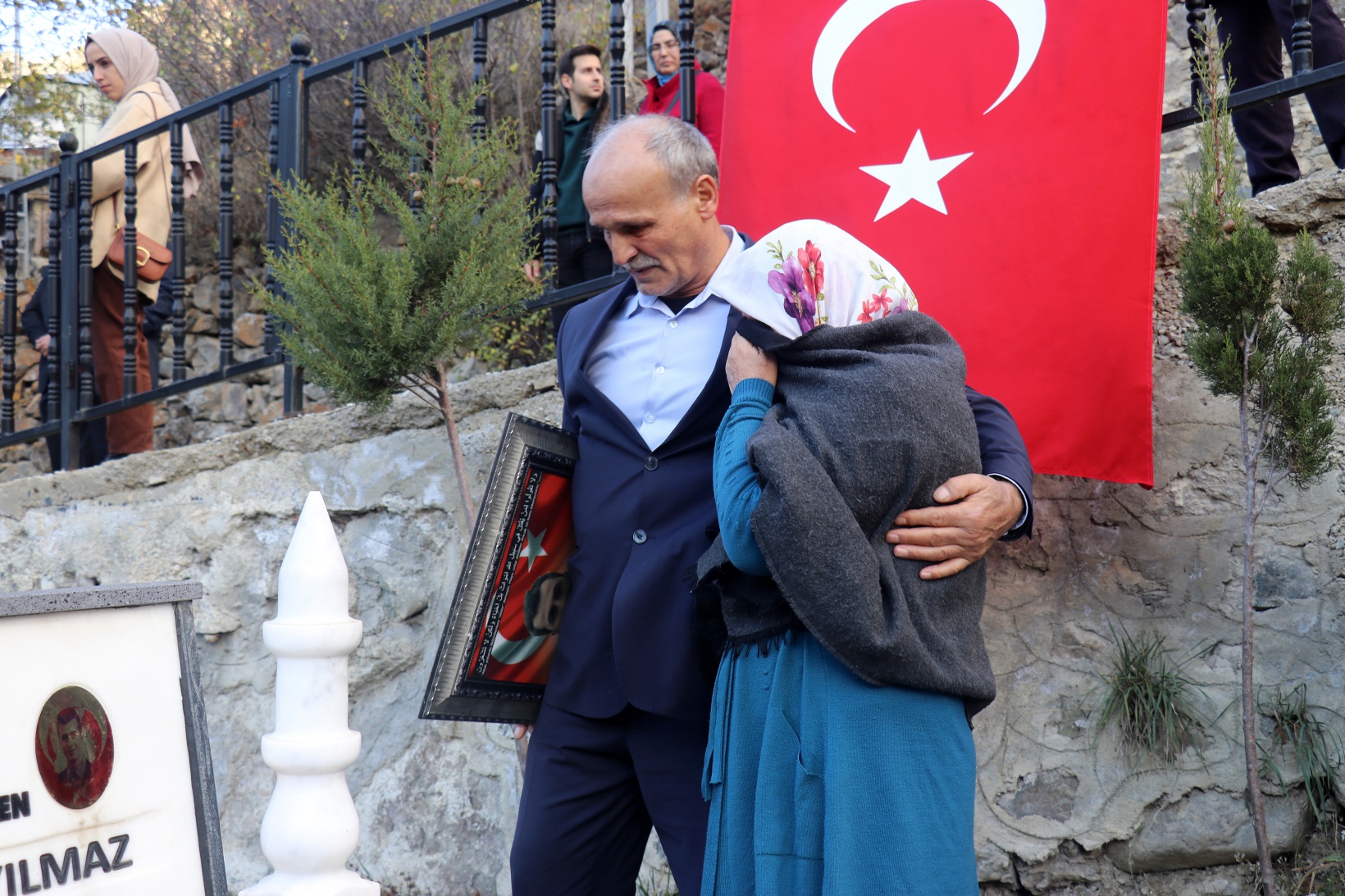 Öğretmenler Gününde Şehit Öğretmen Necmettin Yılmaz kabri başında anıldı 7