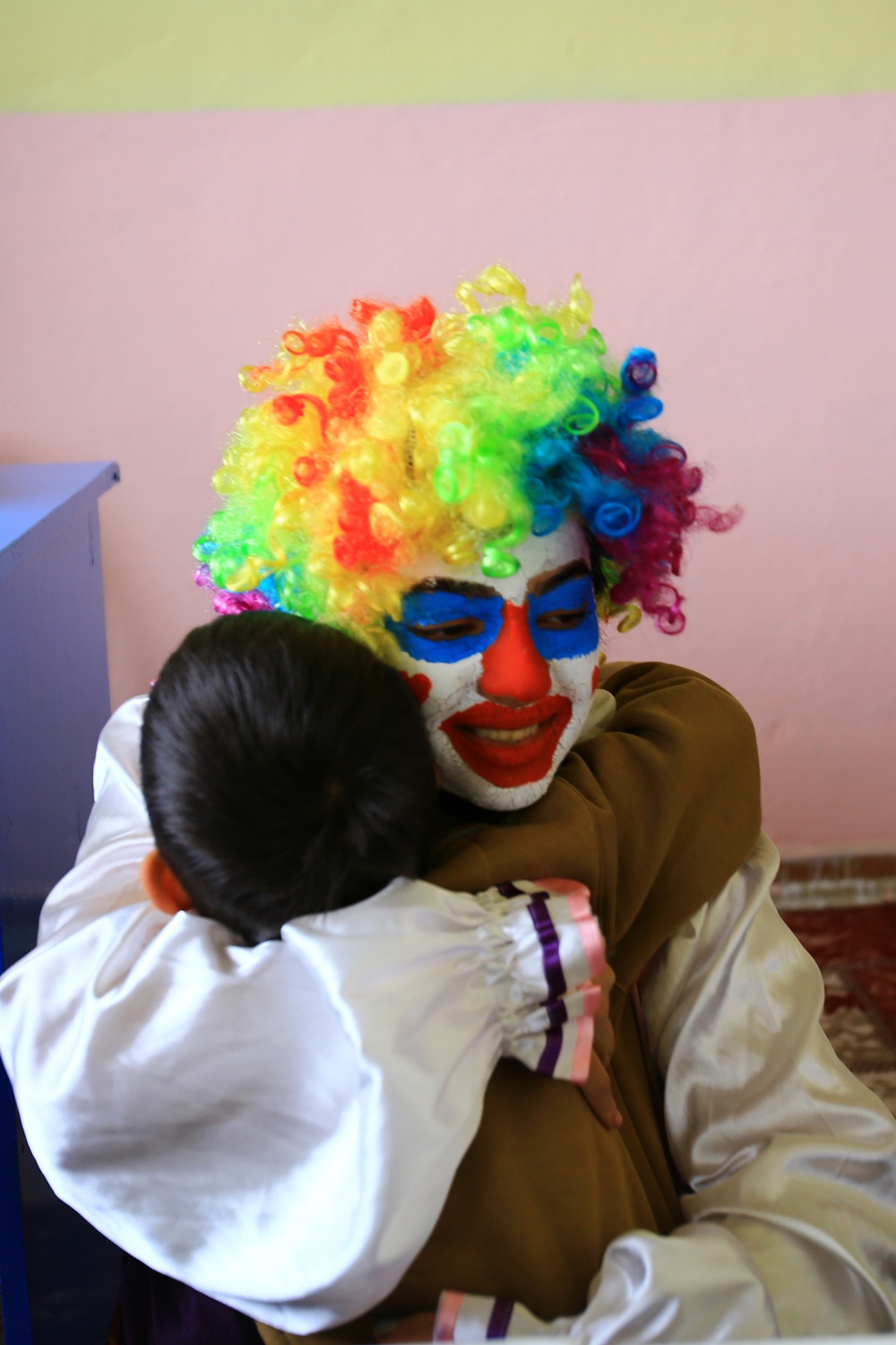 Şehirlerimiz ayrı, gönüllerimiz aynı diyerek köy okulunu baştan aşağıya yenilediler 1