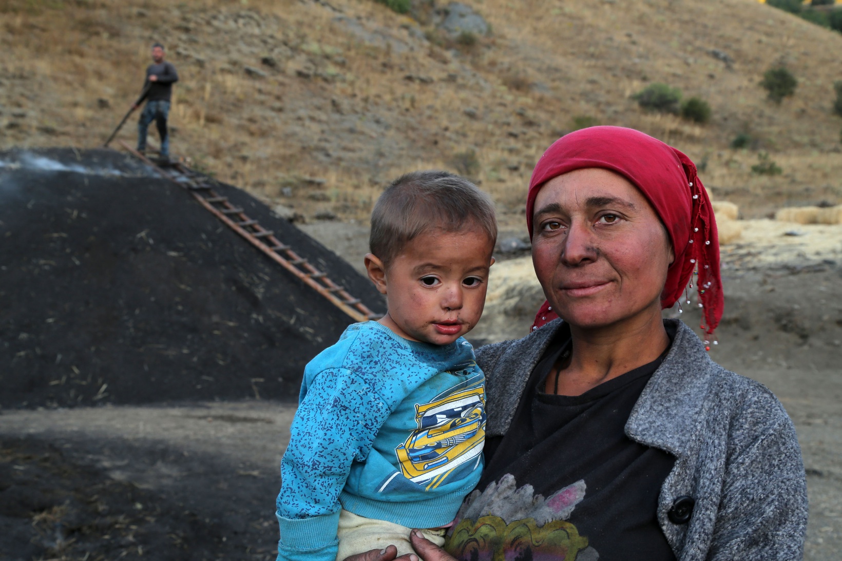 ‘Torlakçılar’ ekmeklerini ateş ve külden çıkarıyor   7