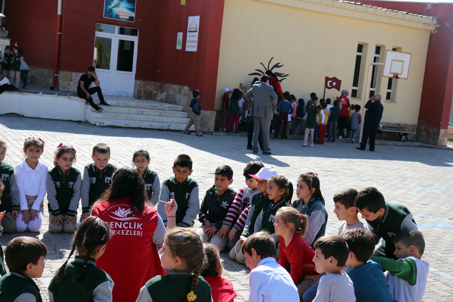 Gönüllü gençler Şiran’da yüzleri güldürdü 18