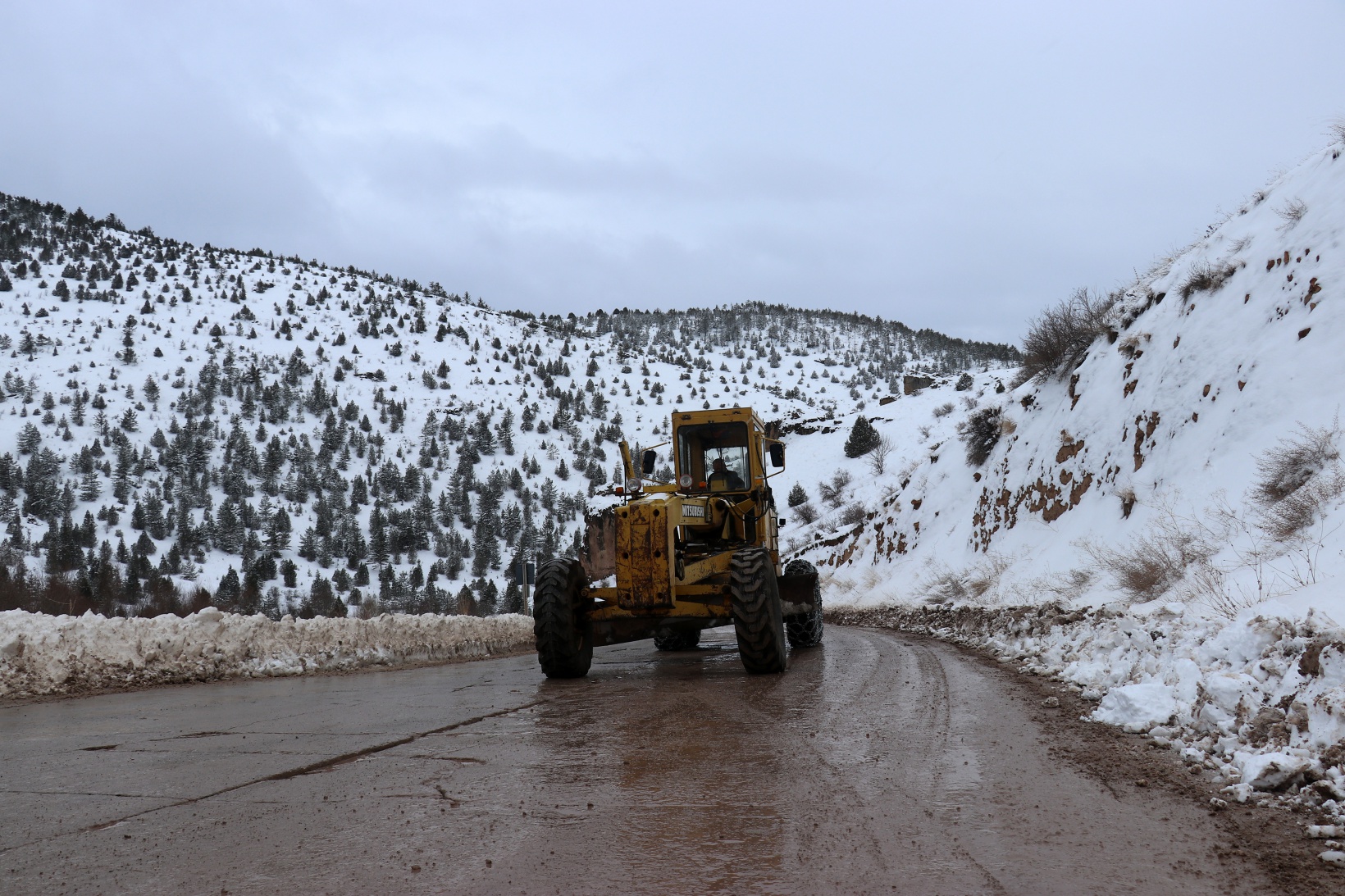 Gümüşhane’de karla mücadele çalışmaları devam ediyor 9