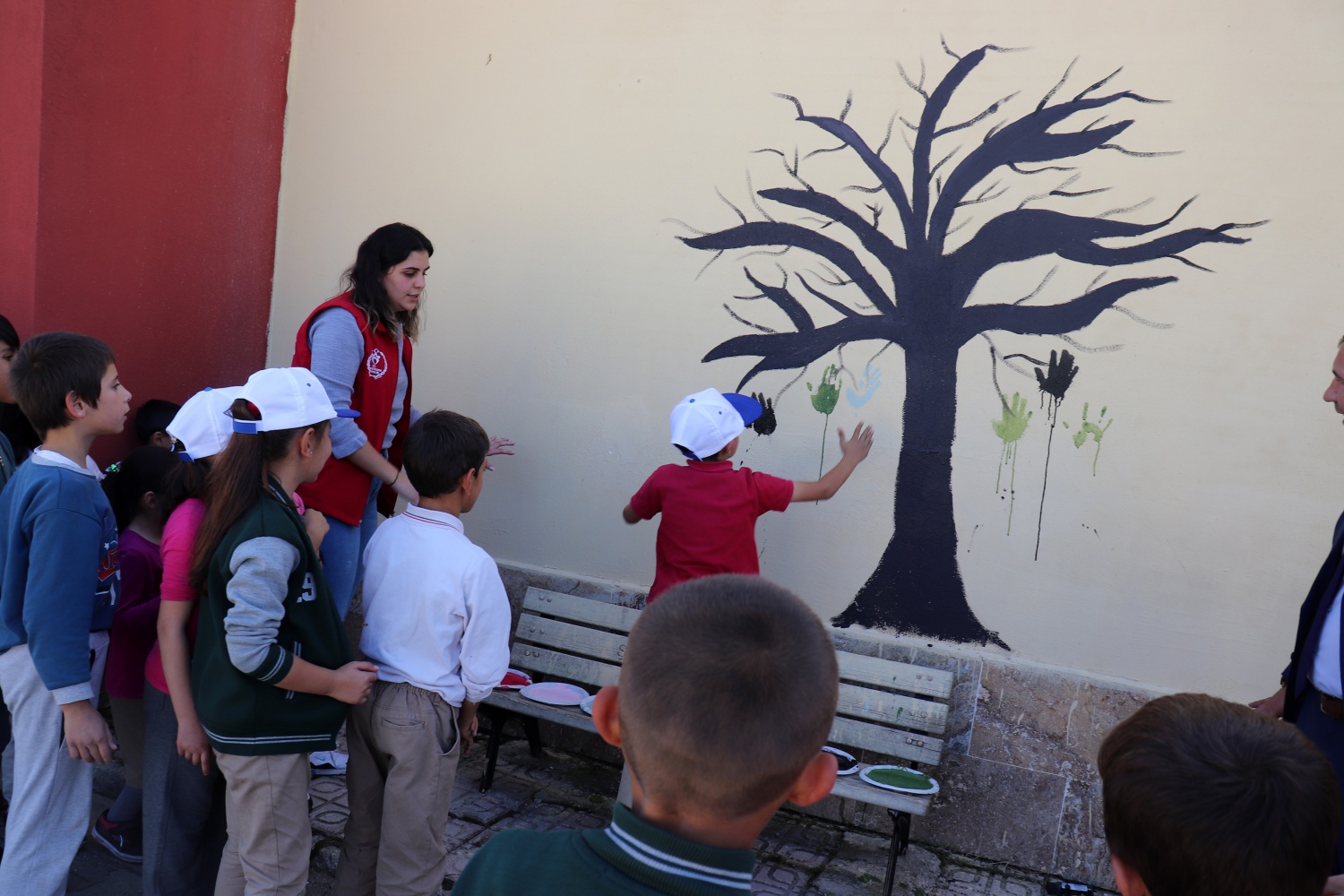 Gönüllü gençler Şiran’da yüzleri güldürdü 10