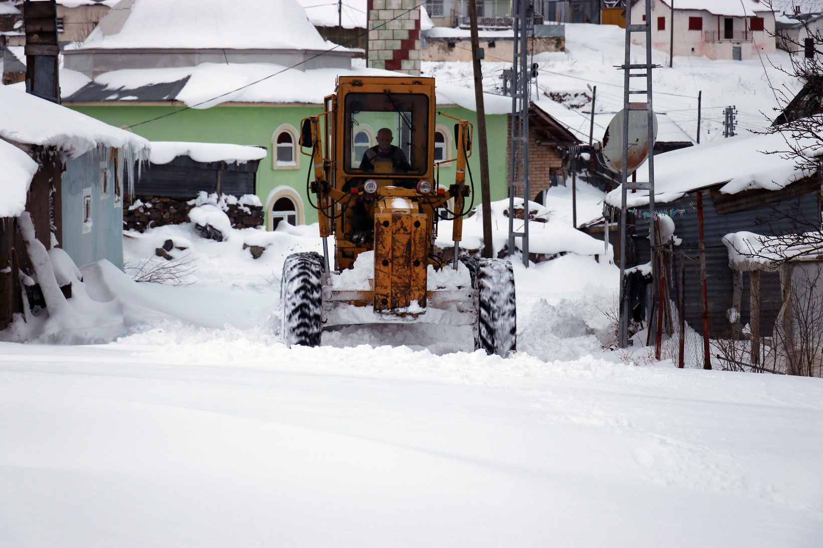 Gümüşhane’de karla mücadele çalışmaları devam ediyor 5