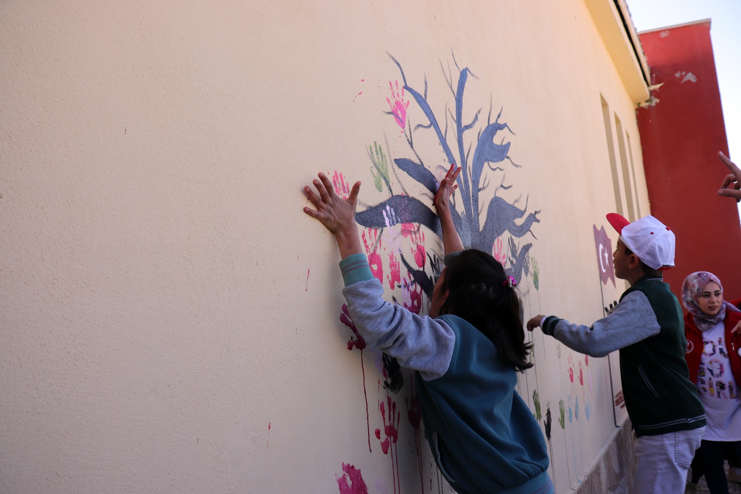 Gönüllü gençler Şiran’da yüzleri güldürdü 16