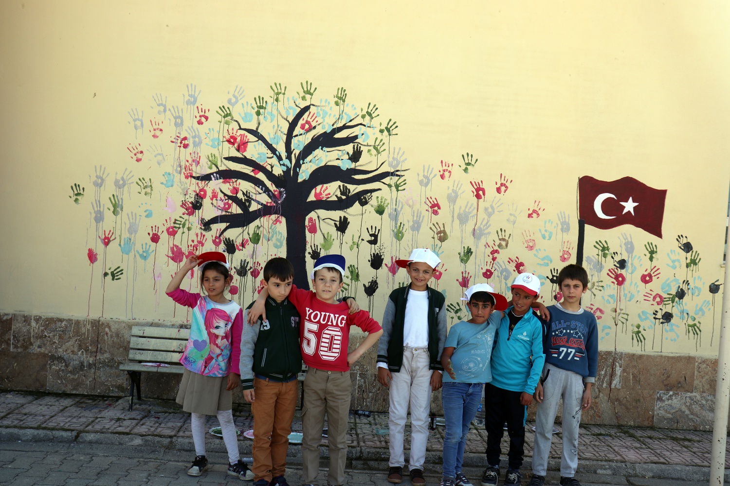 Gönüllü gençler Şiran’da yüzleri güldürdü 19