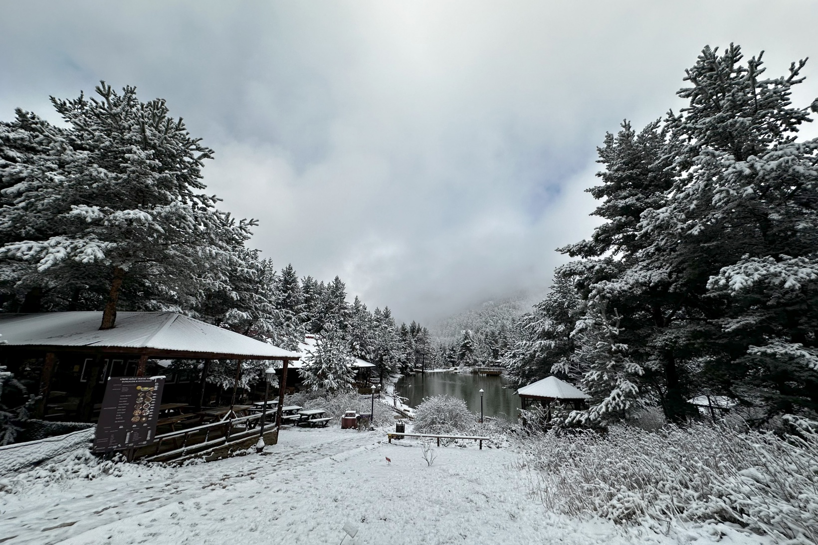 Zigana Dağı'nın eteklerindeki Limni Gölü beyaz gelinliğini giydi 15