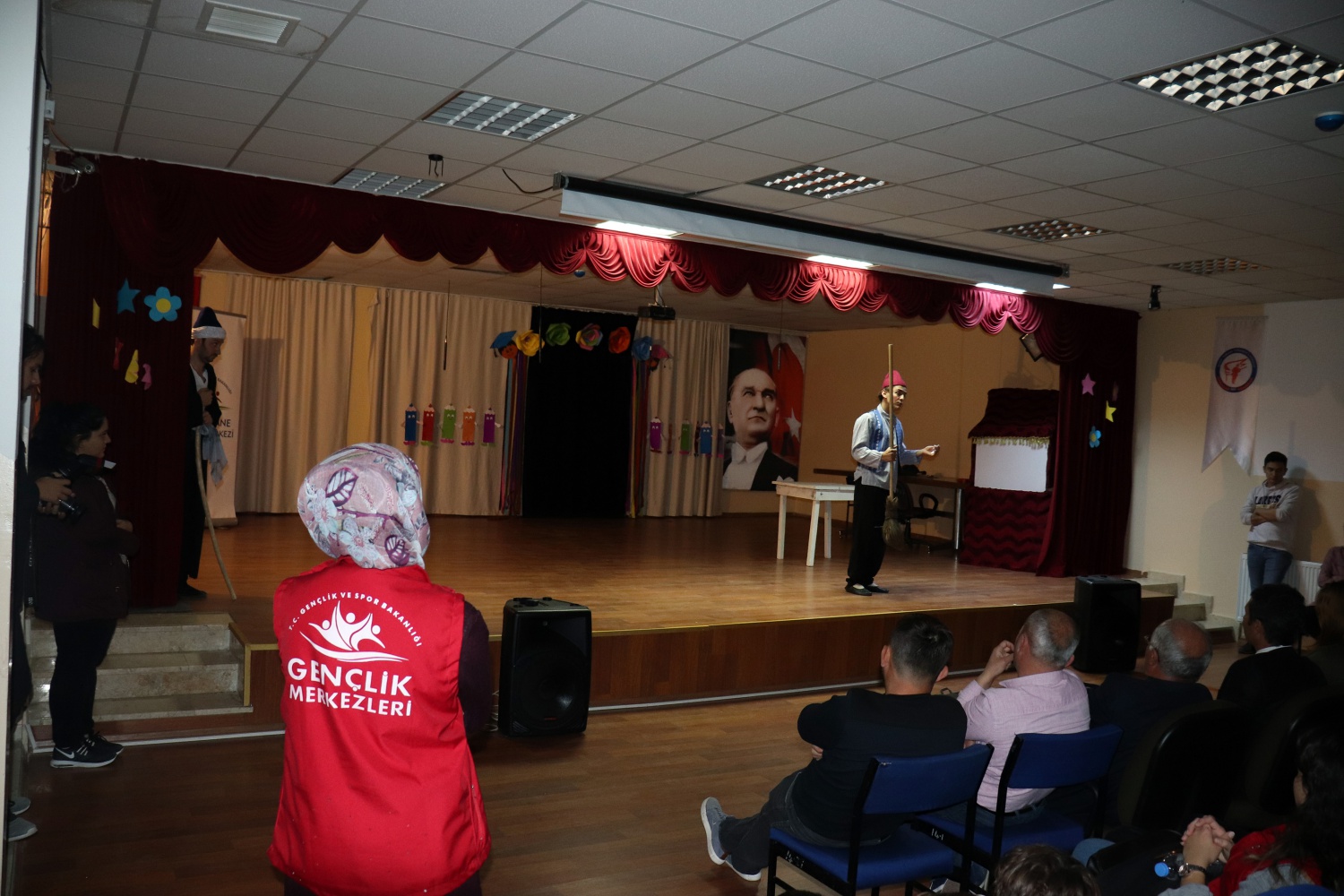 Gönüllü gençler Şiran’da yüzleri güldürdü 13