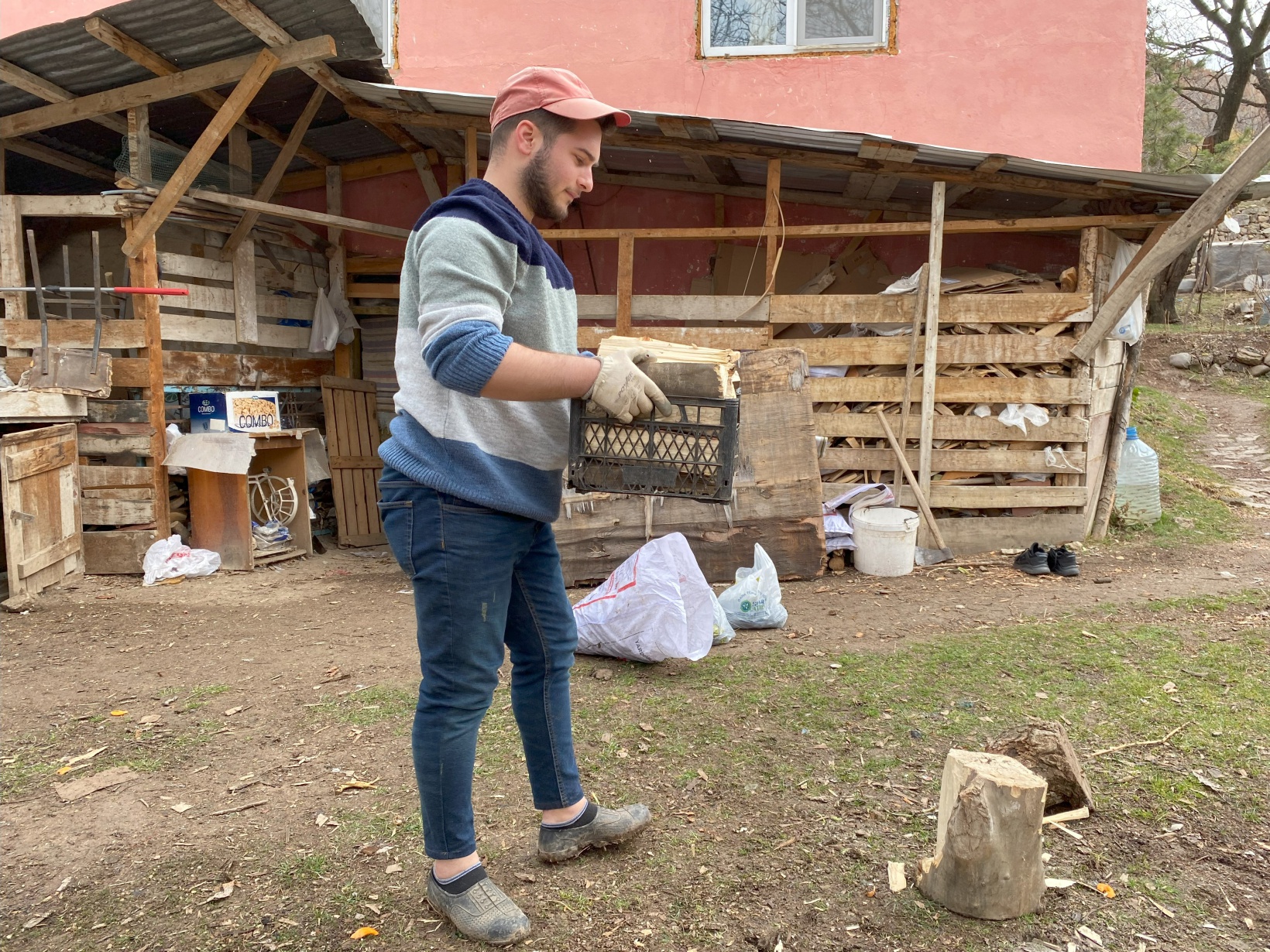 Gümüşhane'de üniversite öğrencisi yaşlı çiftin yardımına koştu 1