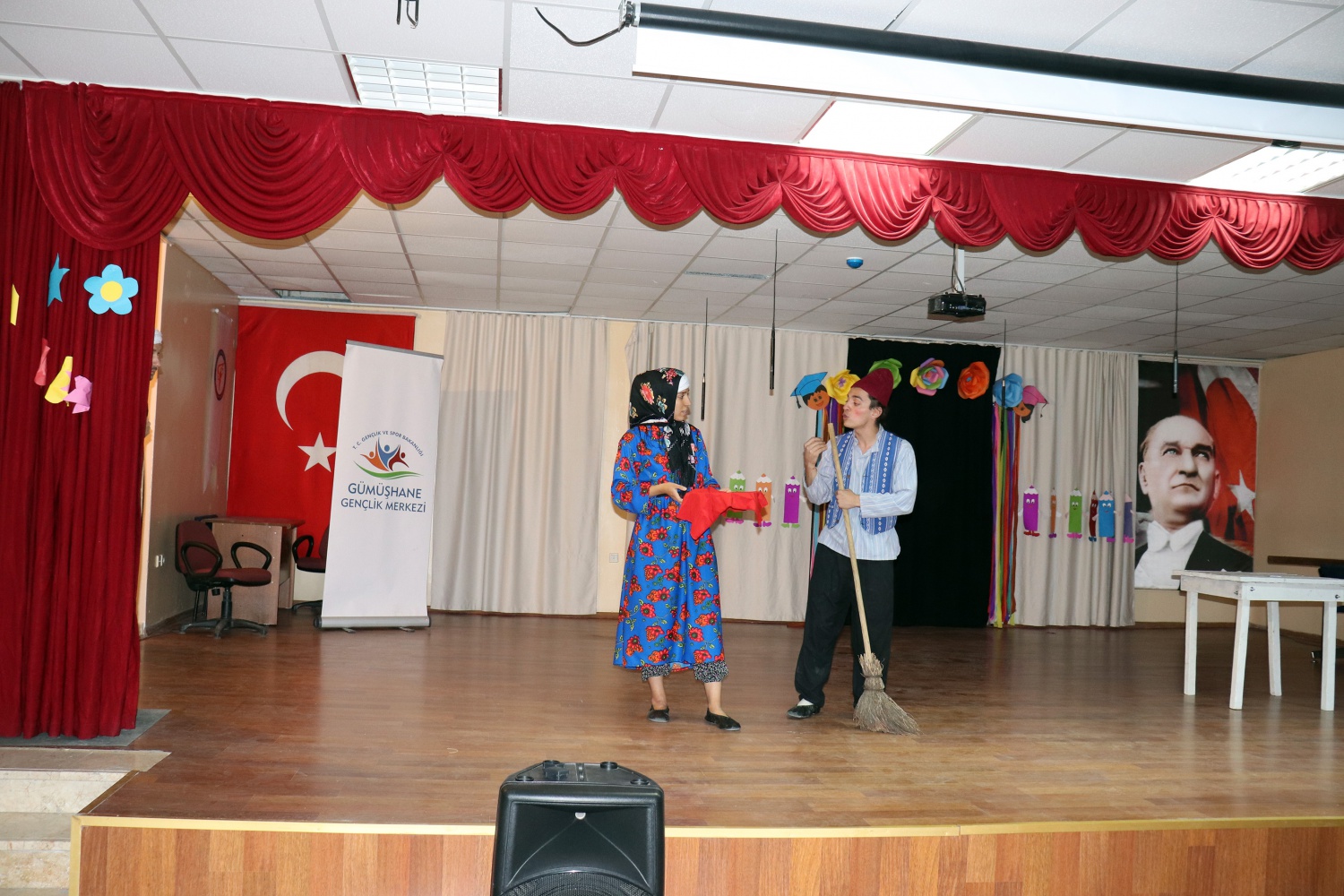 Gönüllü gençler Şiran’da yüzleri güldürdü 2