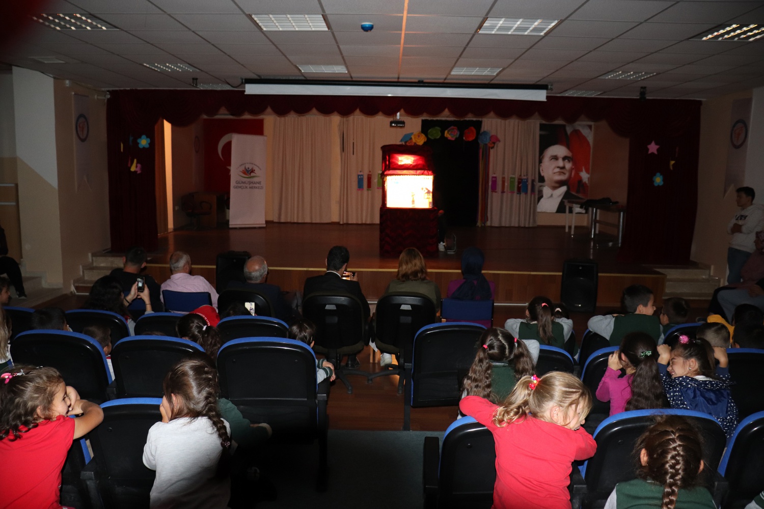 Gönüllü gençler Şiran’da yüzleri güldürdü 1