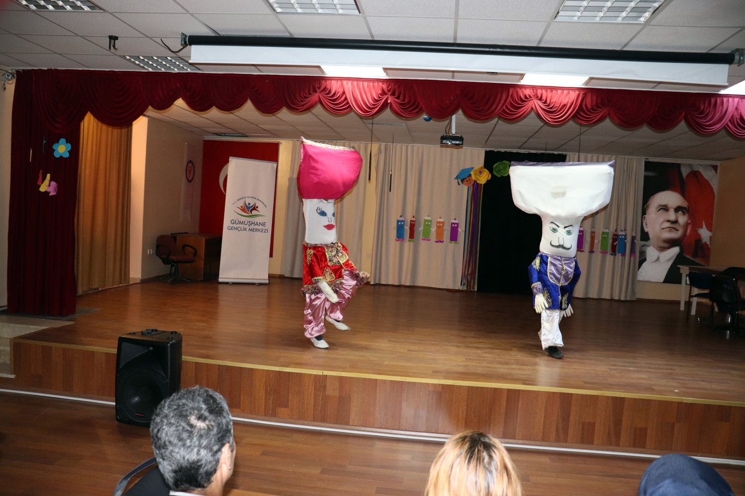 Gönüllü gençler Şiran’da yüzleri güldürdü 21