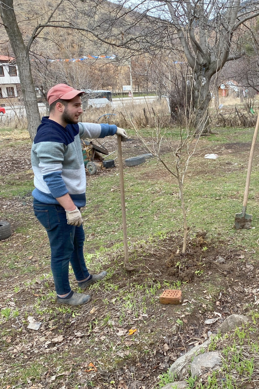 Gümüşhane'de üniversite öğrencisi yaşlı çiftin yardımına koştu 5