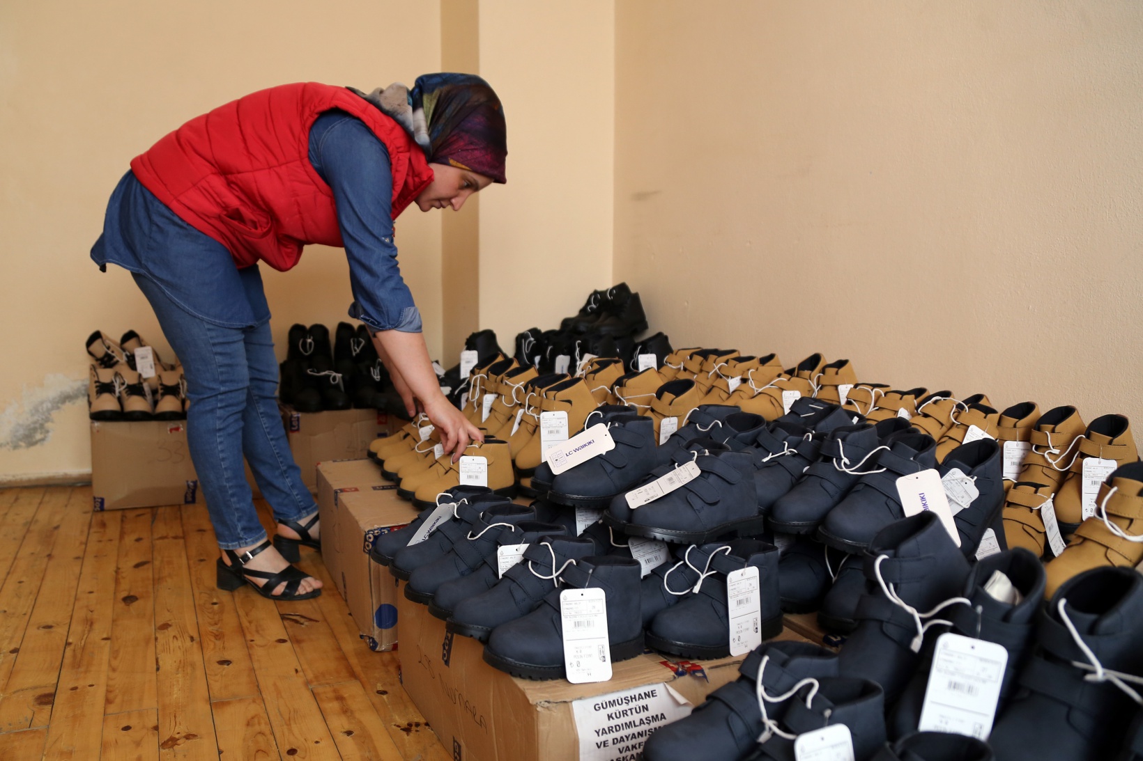 Kürtün'de "Hayır Çarşısı" ihtiyaç sahiplerinin yüzünü güldürdü 3