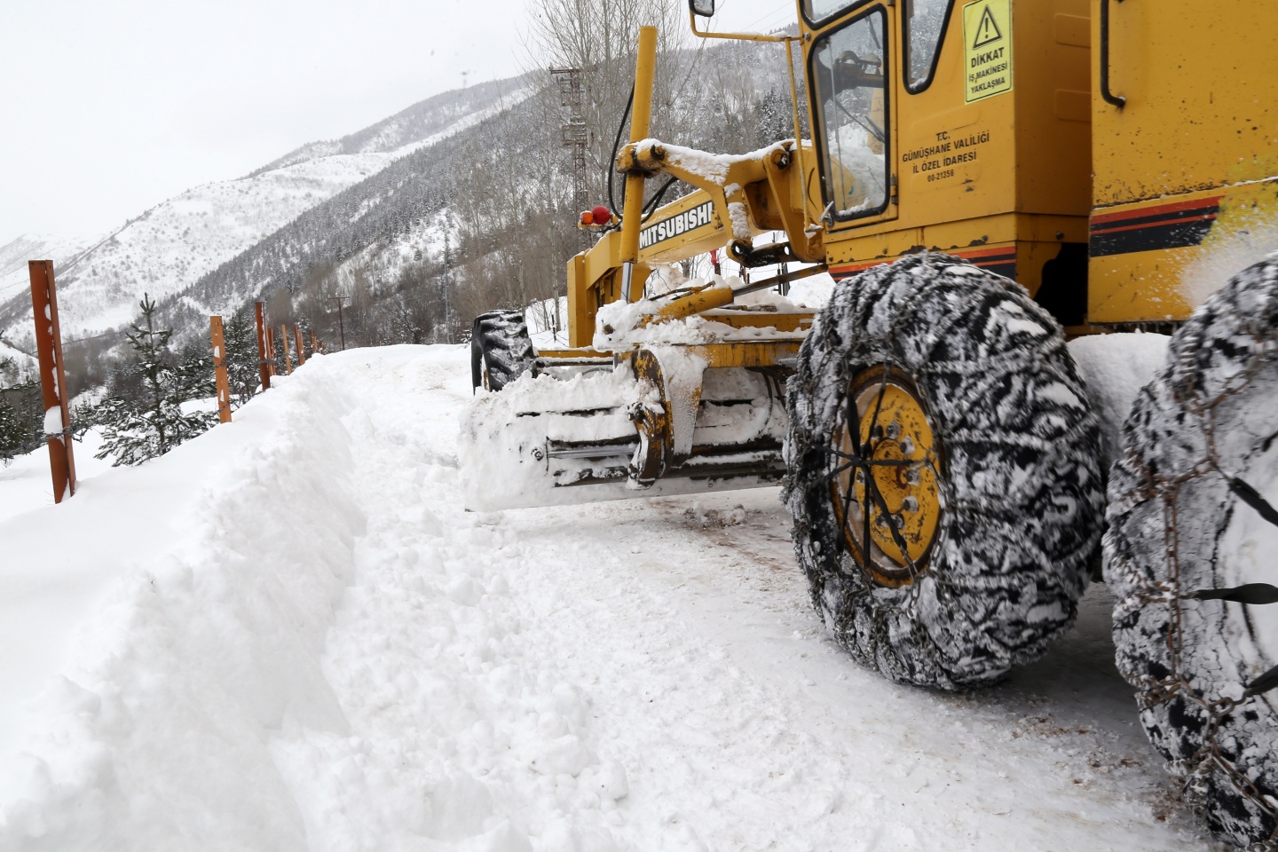 Gümüşhane'de 261 köy yolu ulaşıma kapandı 17