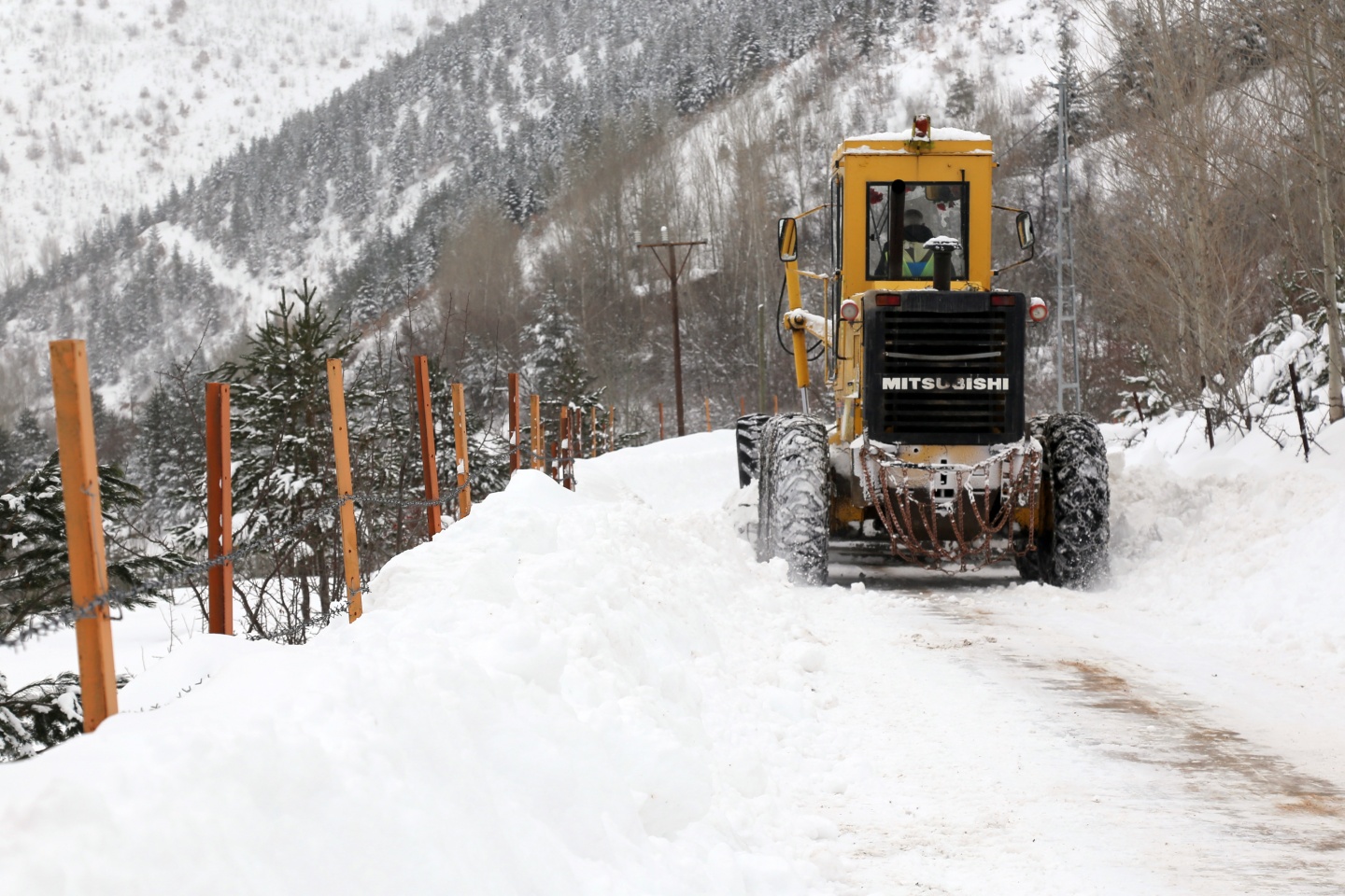 Gümüşhane'de 261 köy yolu ulaşıma kapandı 18