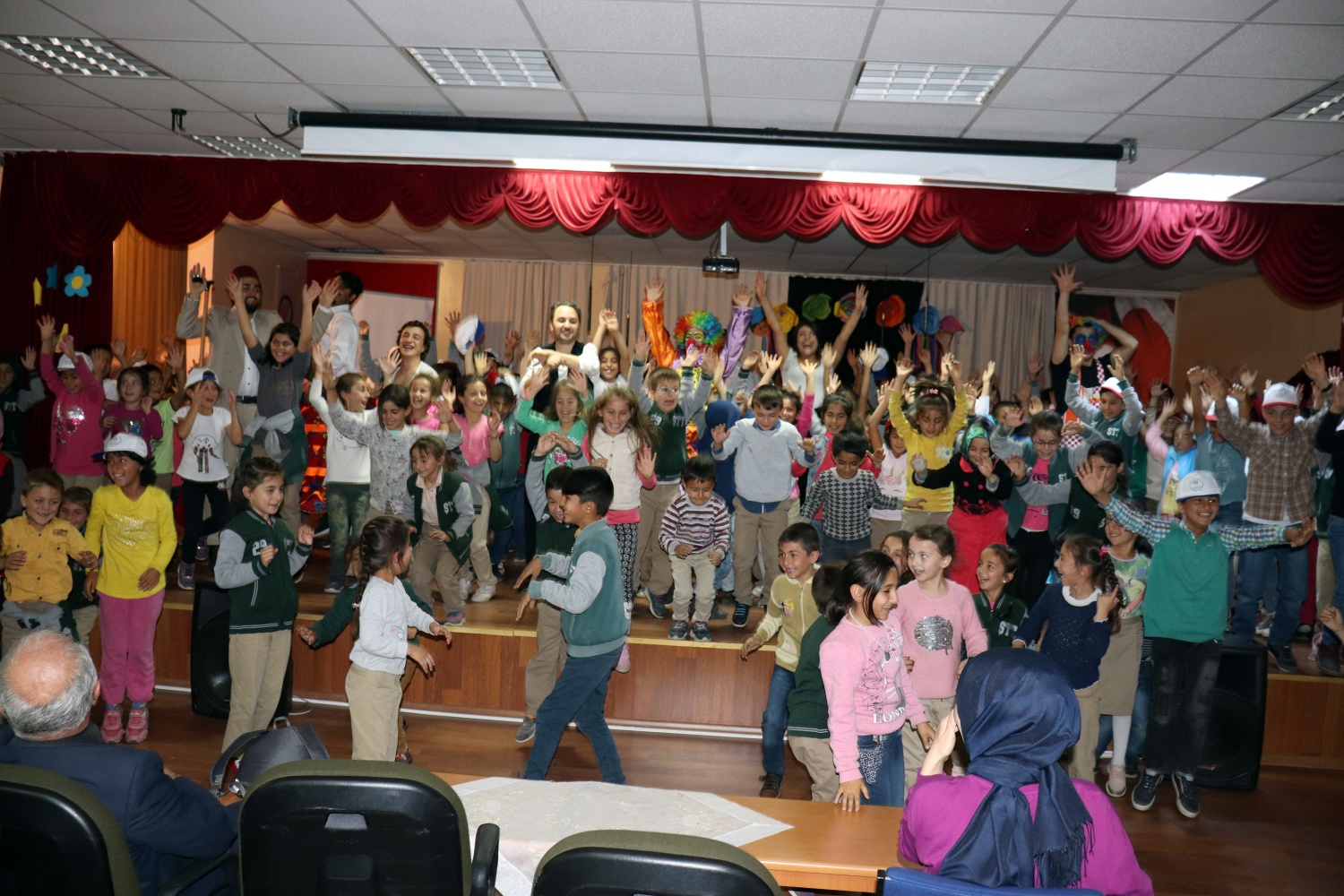 Gönüllü gençler Şiran’da yüzleri güldürdü 20