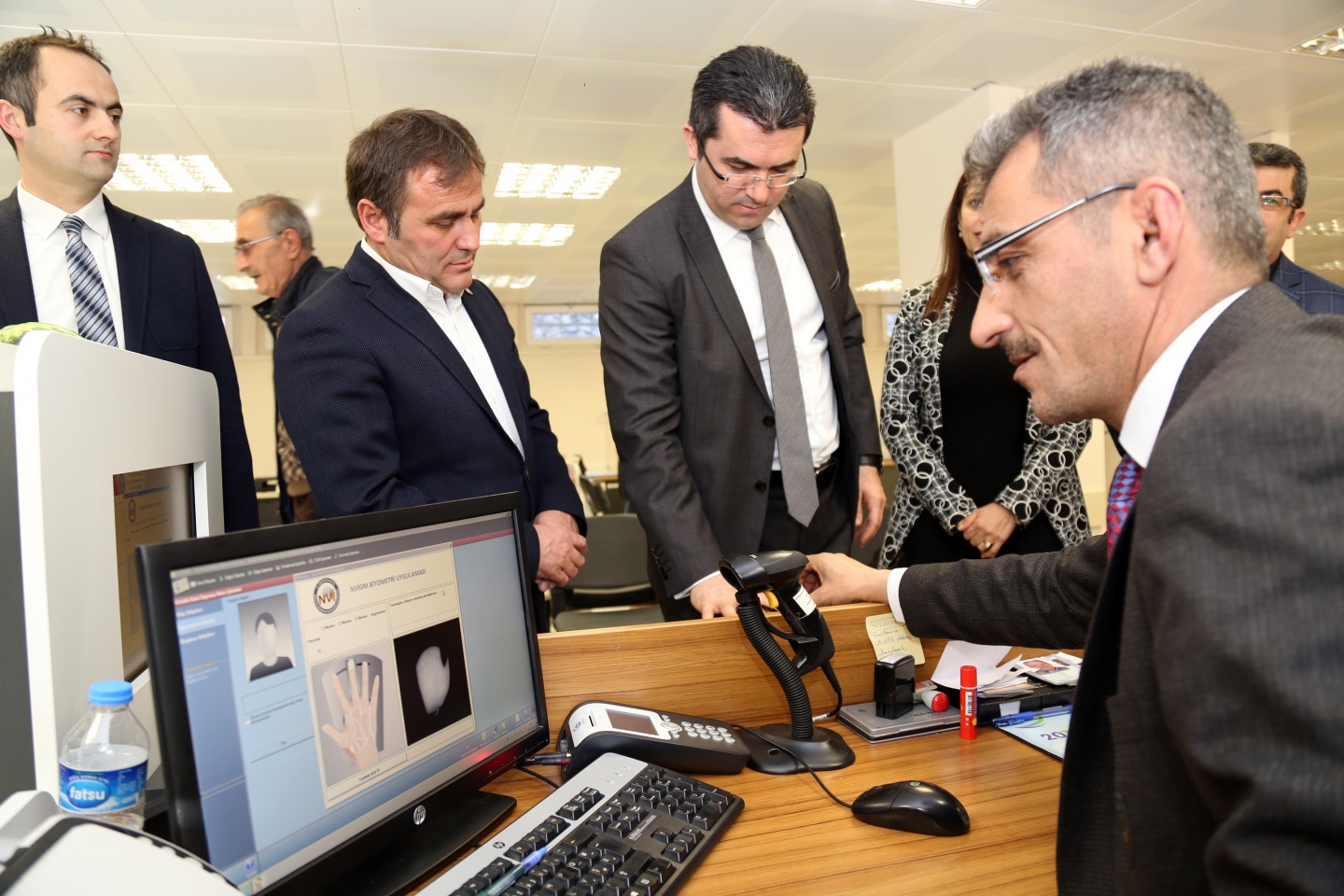 Vali Memiş ve Başkan Çimen yeni kimlik kartına müracaat etti 6