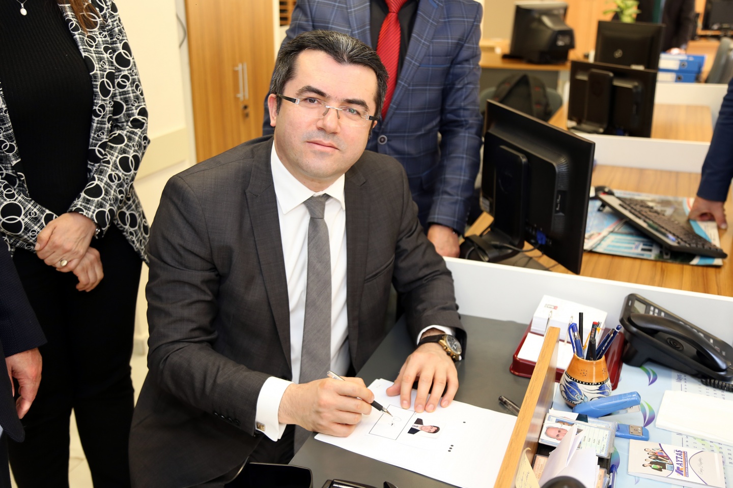 Vali Memiş ve Başkan Çimen yeni kimlik kartına müracaat etti 1