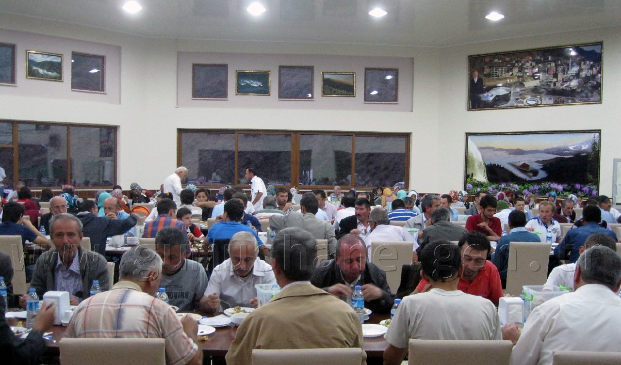 Kürtün Belediyesi Hergün 100 Kişiye İftar Verdi 8