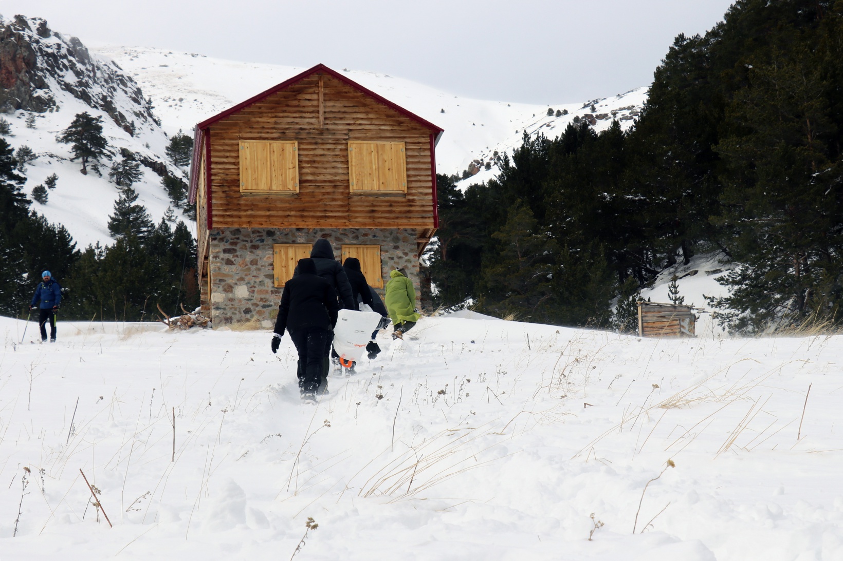 Gümüşhaneli dağcılardan Kalis yaylasına unutulmaz kış yürüyüşü 20