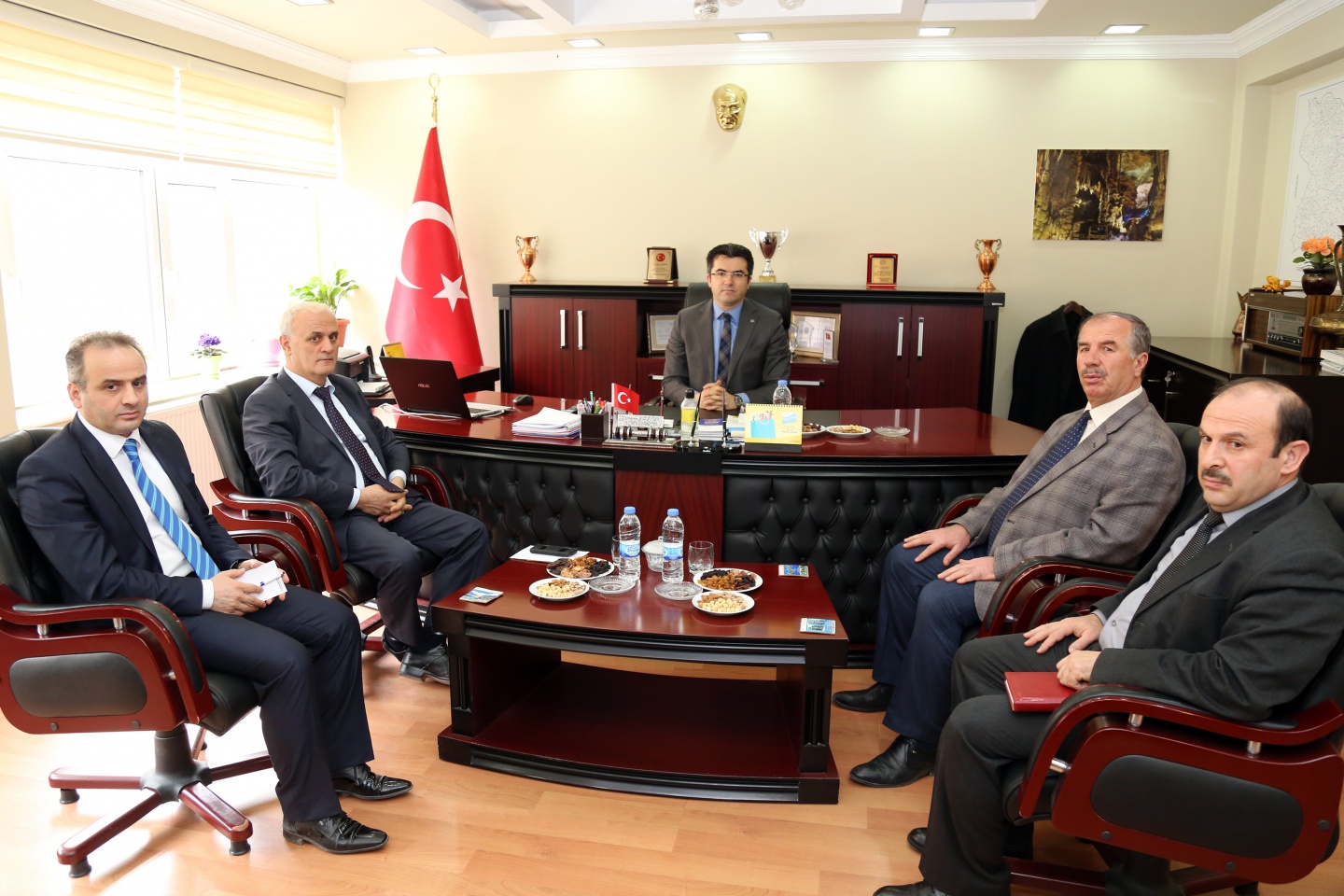 Vali Okay Memiş’ten Özel İdare’de yatırım değerlendirme toplantısı 4