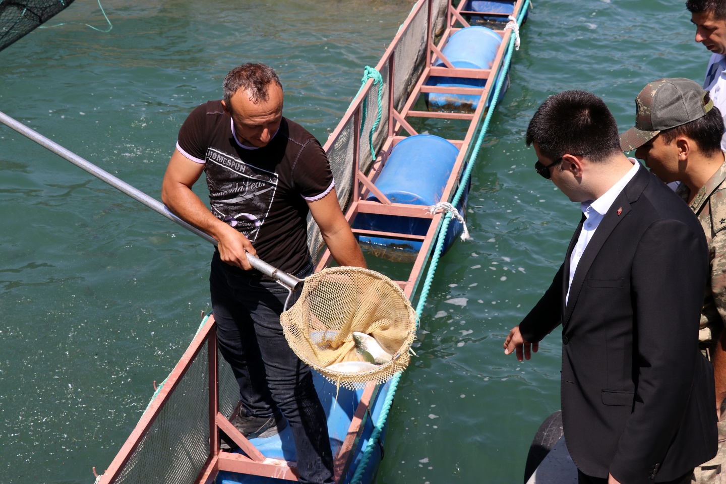 Torul barajında alabalık üretimi 38