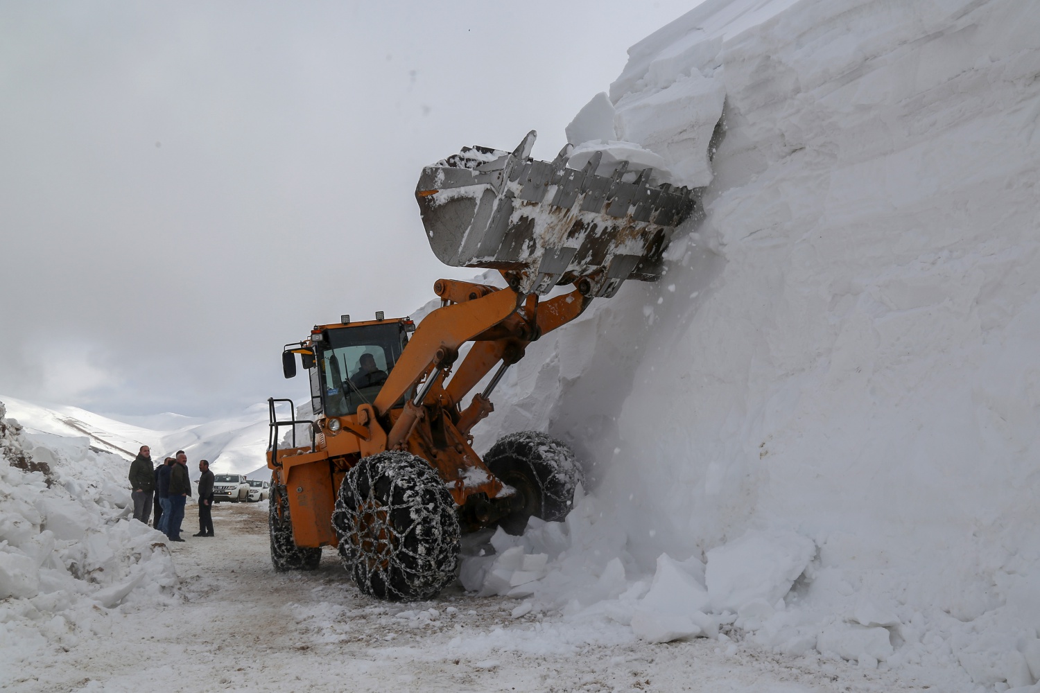 Gümüşhane’de seçim için 6 metrelik kar kütleleri aşılıyor 29