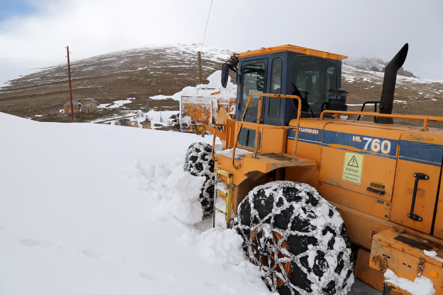 Gümüşhane’de seçim için 6 metrelik kar kütleleri aşılıyor 41
