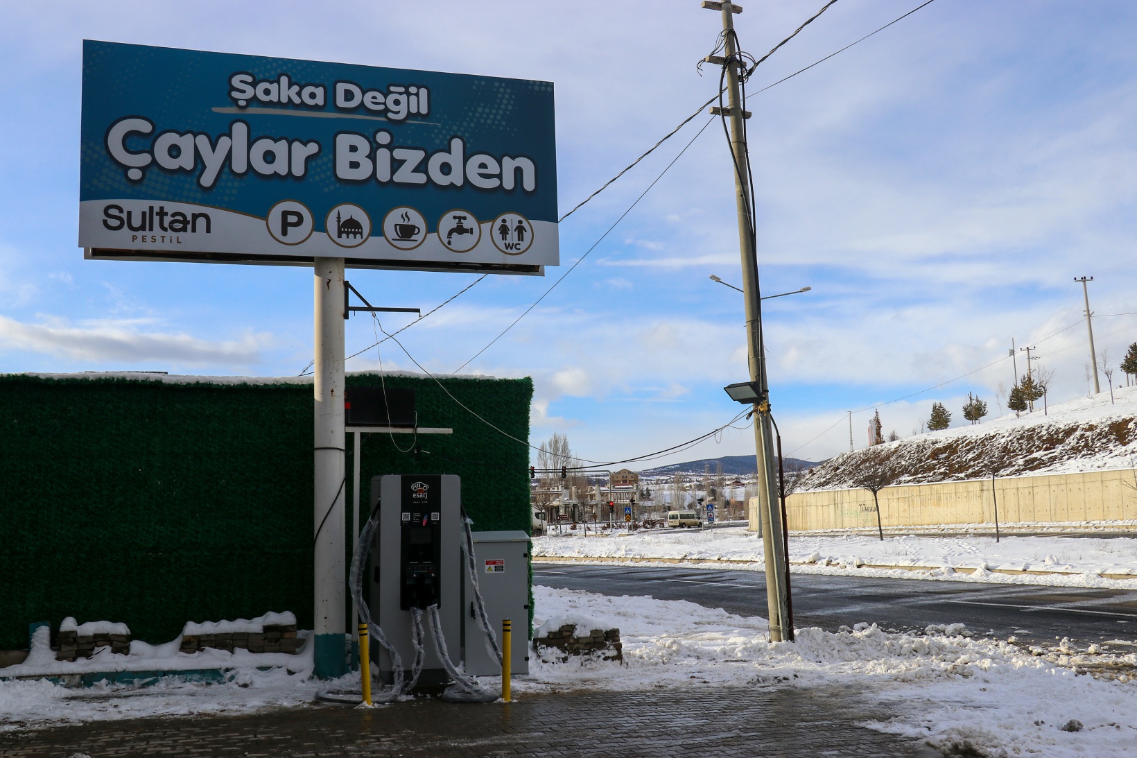 Sivas-Tersun-Trabzon istikametindeki tek elektrikli şarj istasyonu Şiran’da 7