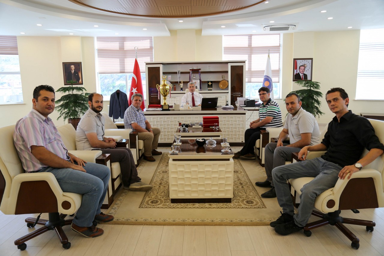 Santa, özel ödülü Rektör Günaydın’a teslim etti 3