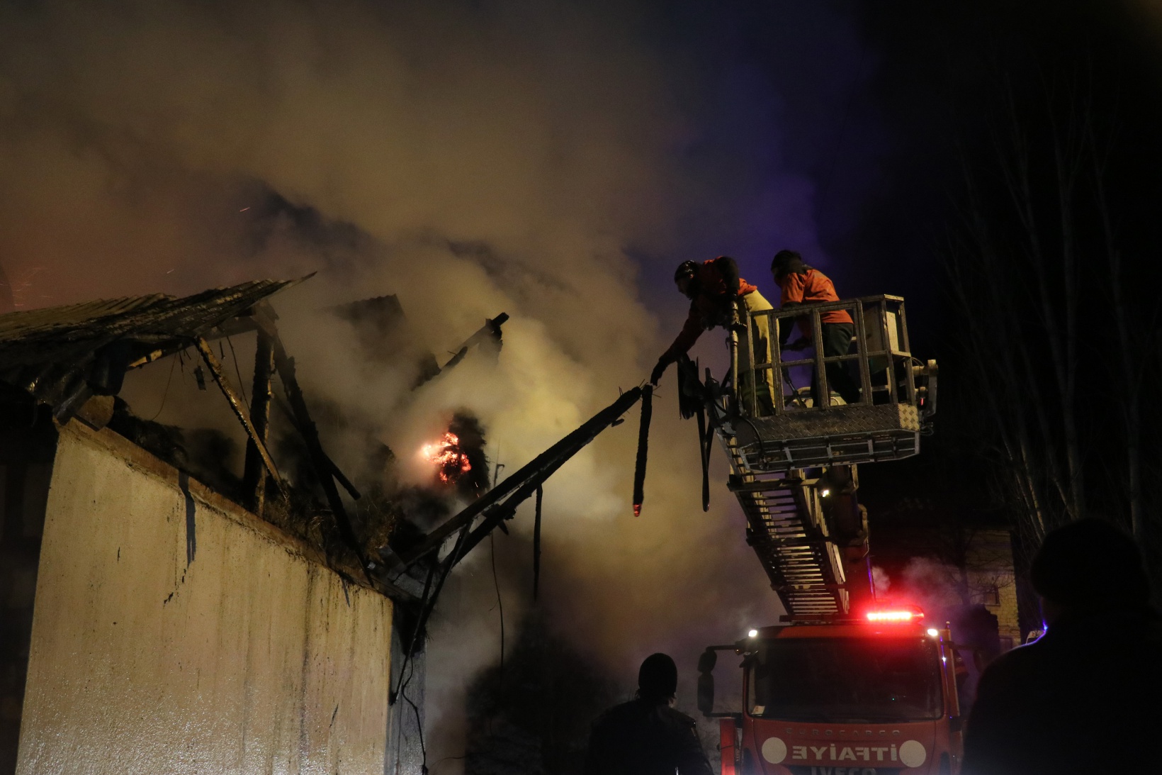 Hacıemin'de korkutan yangın 8