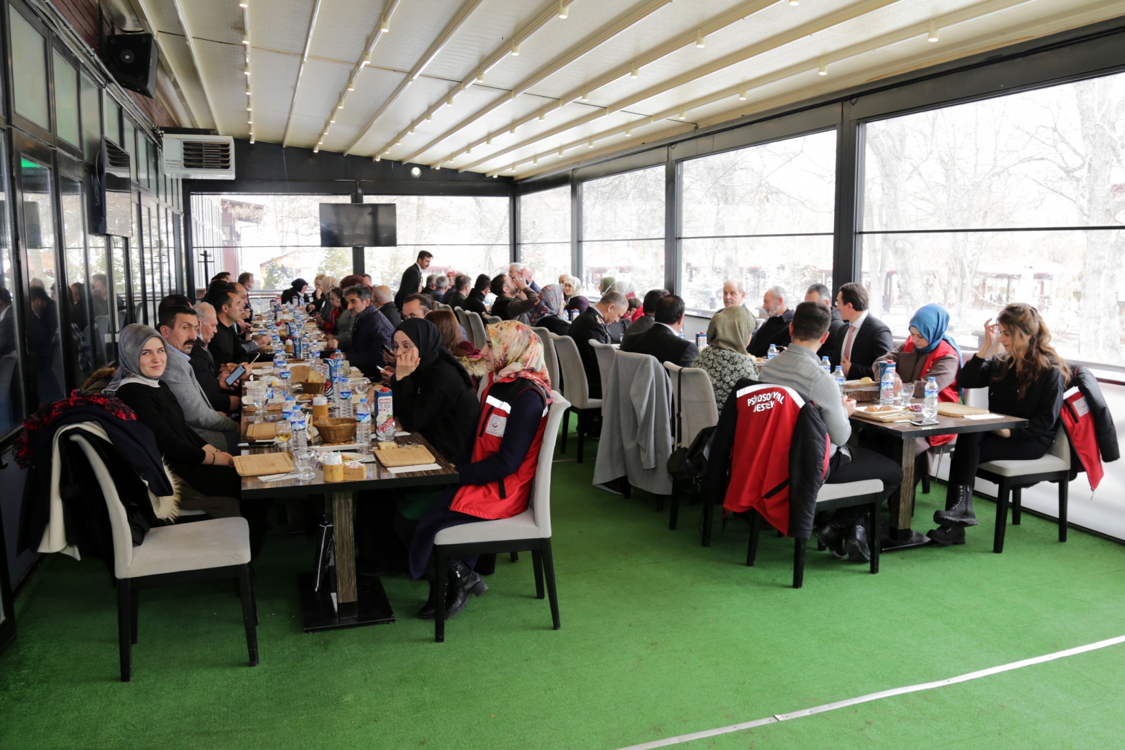 Şehit aileleri ve gaziler yemek programında buluştu 3