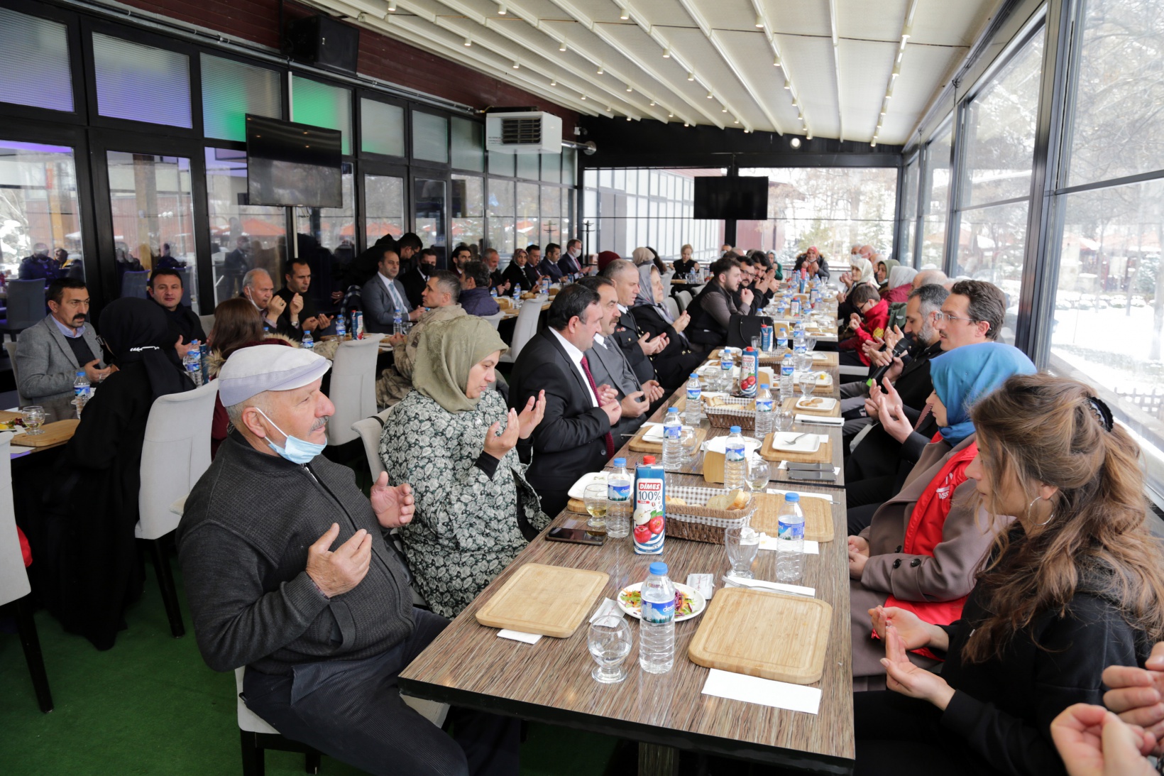 Şehit aileleri ve gaziler yemek programında buluştu 4