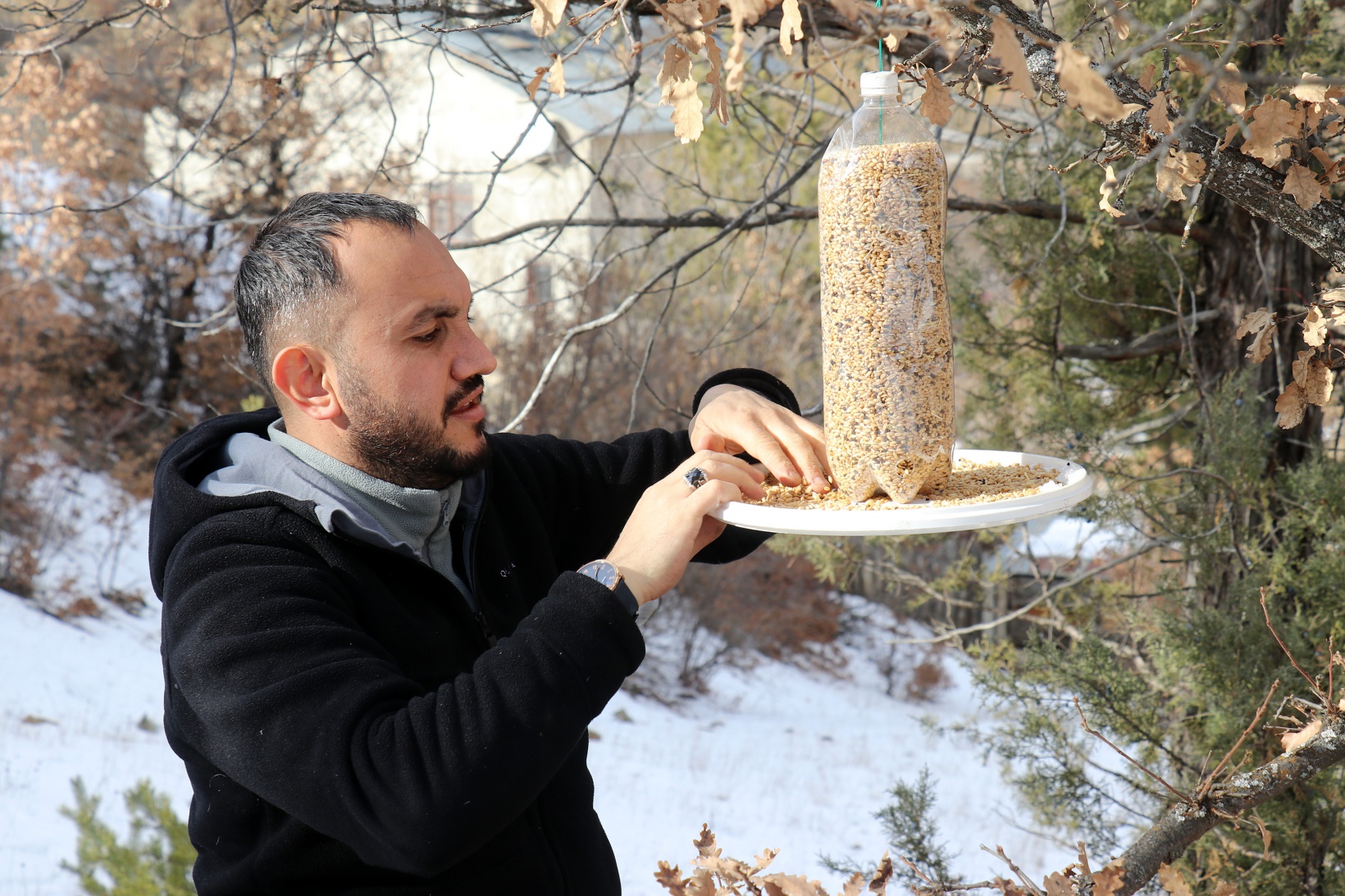 Gümüşhane’de çocuklar kuş yemliği yaparak mutlu oluyor 4