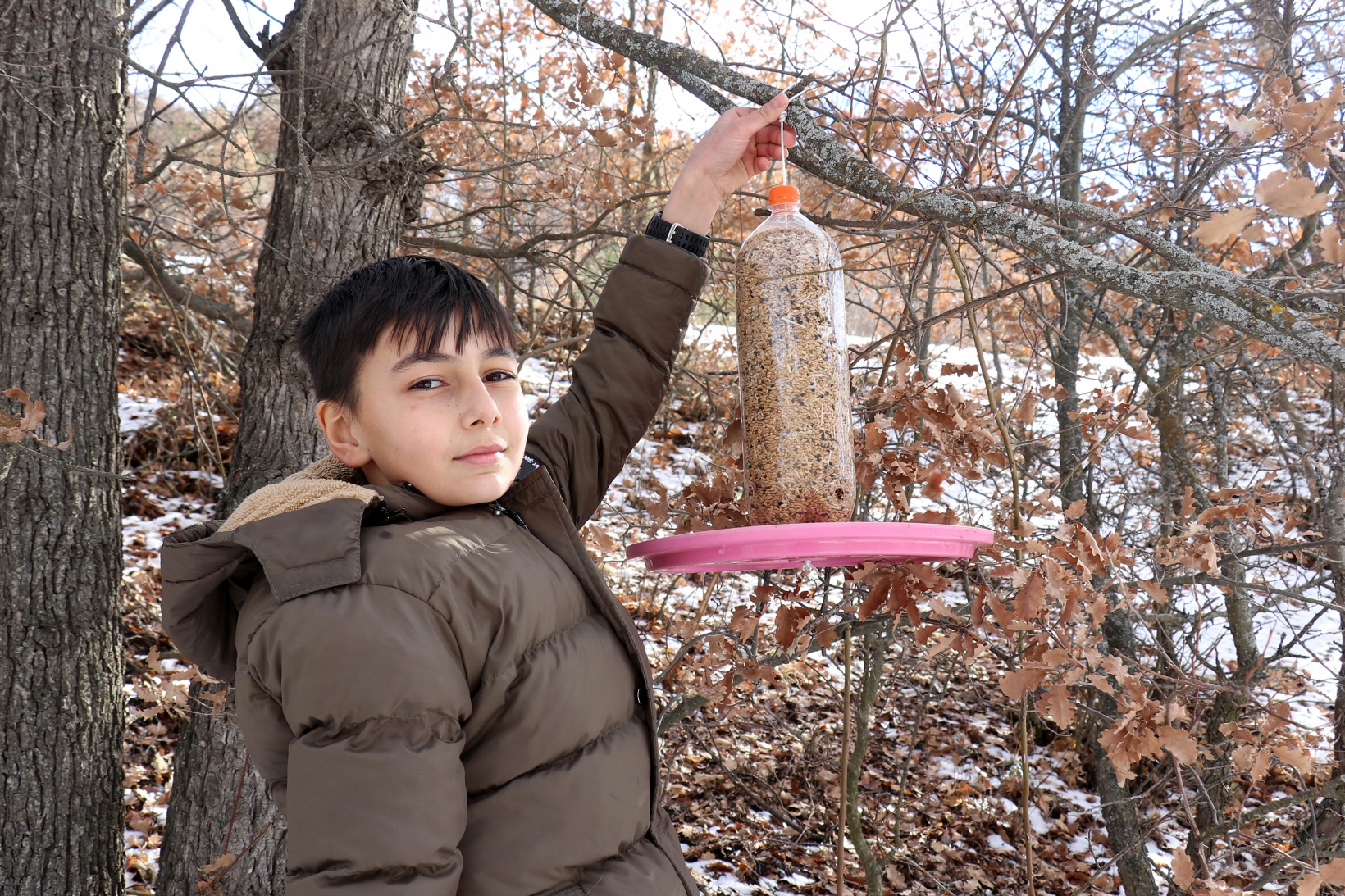 Gümüşhane’de çocuklar kuş yemliği yaparak mutlu oluyor 12